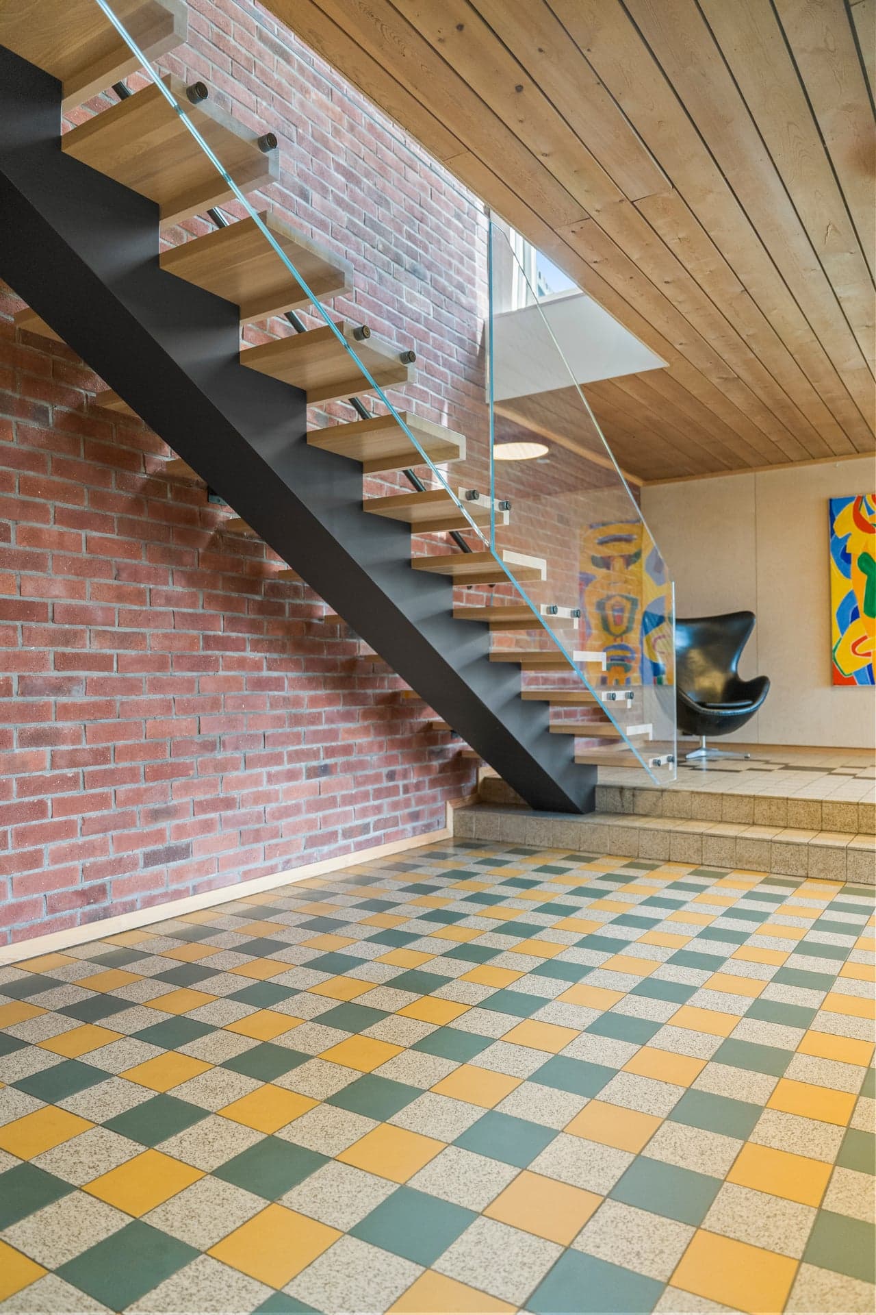 Vakre detaljer vitner om boligens rike historie.