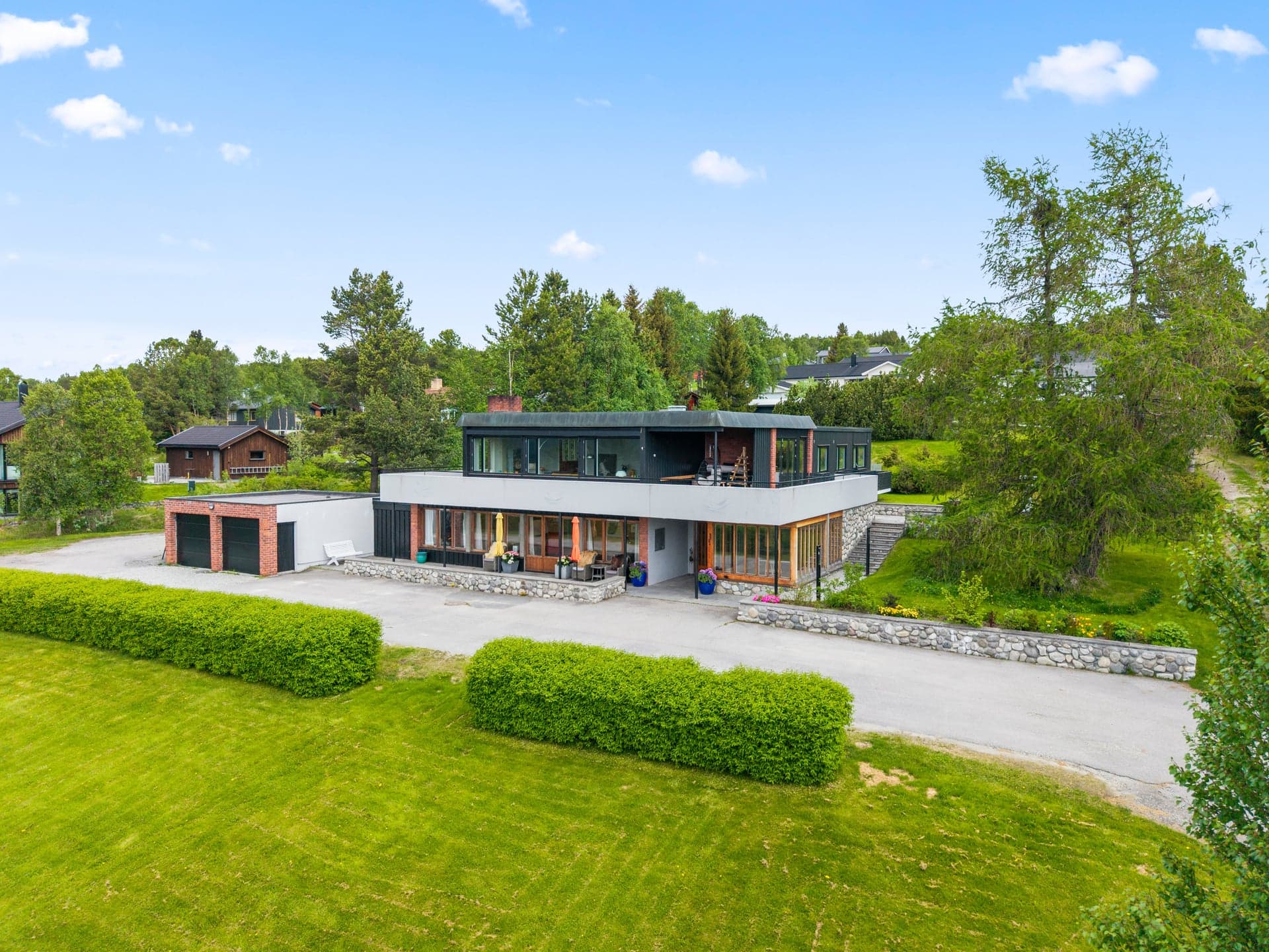 Velkommen til Fondahuset! Drømmer du om å bo i et unikt hjem med historisk karakter på vakre Røros? Da kan dette være stedet for deg.