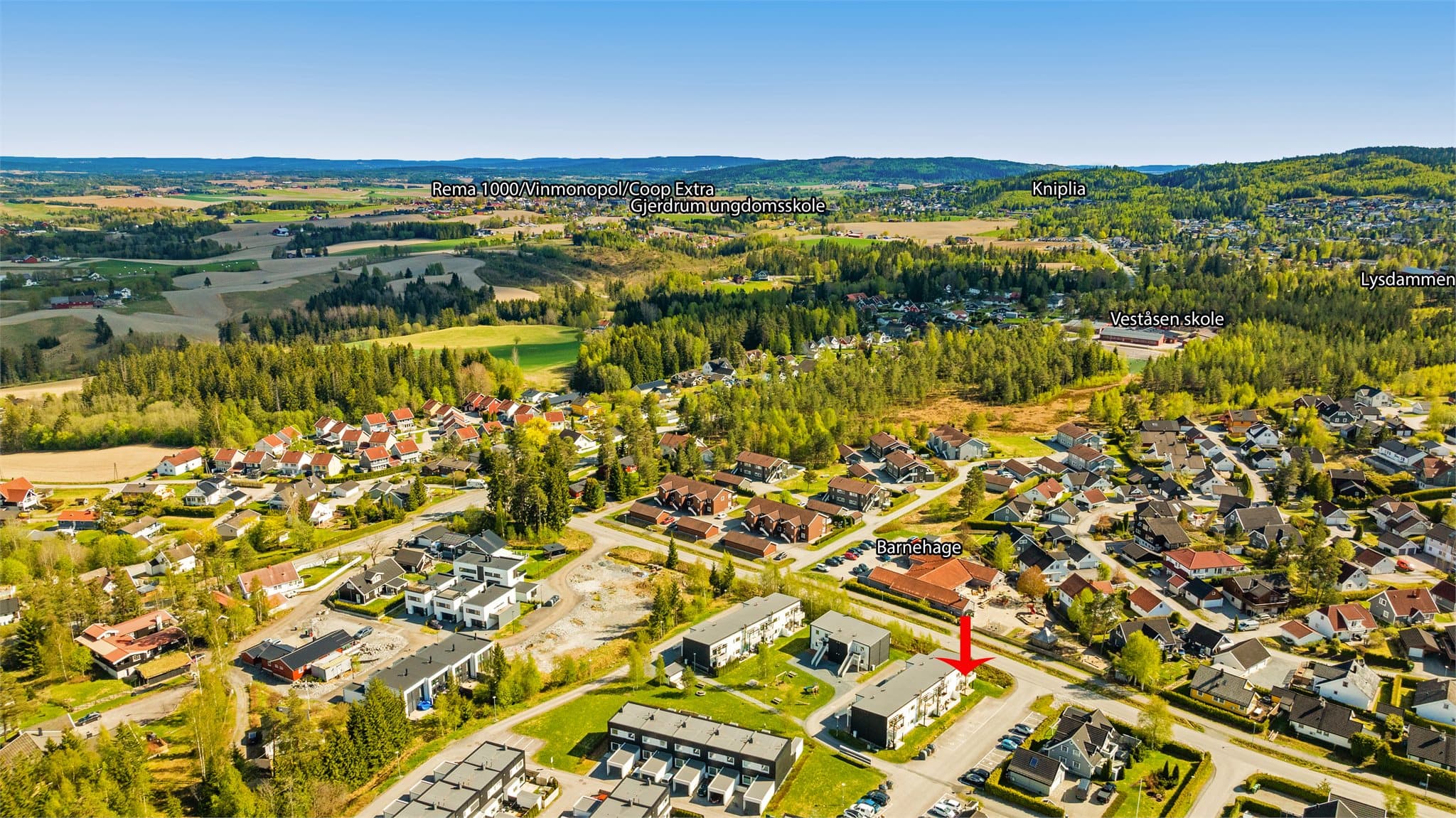 Fra boligen er det kort vei til barnehage, skole og flotte friluftsmuligheter. Ask ligger ca. 4,5 km unna.