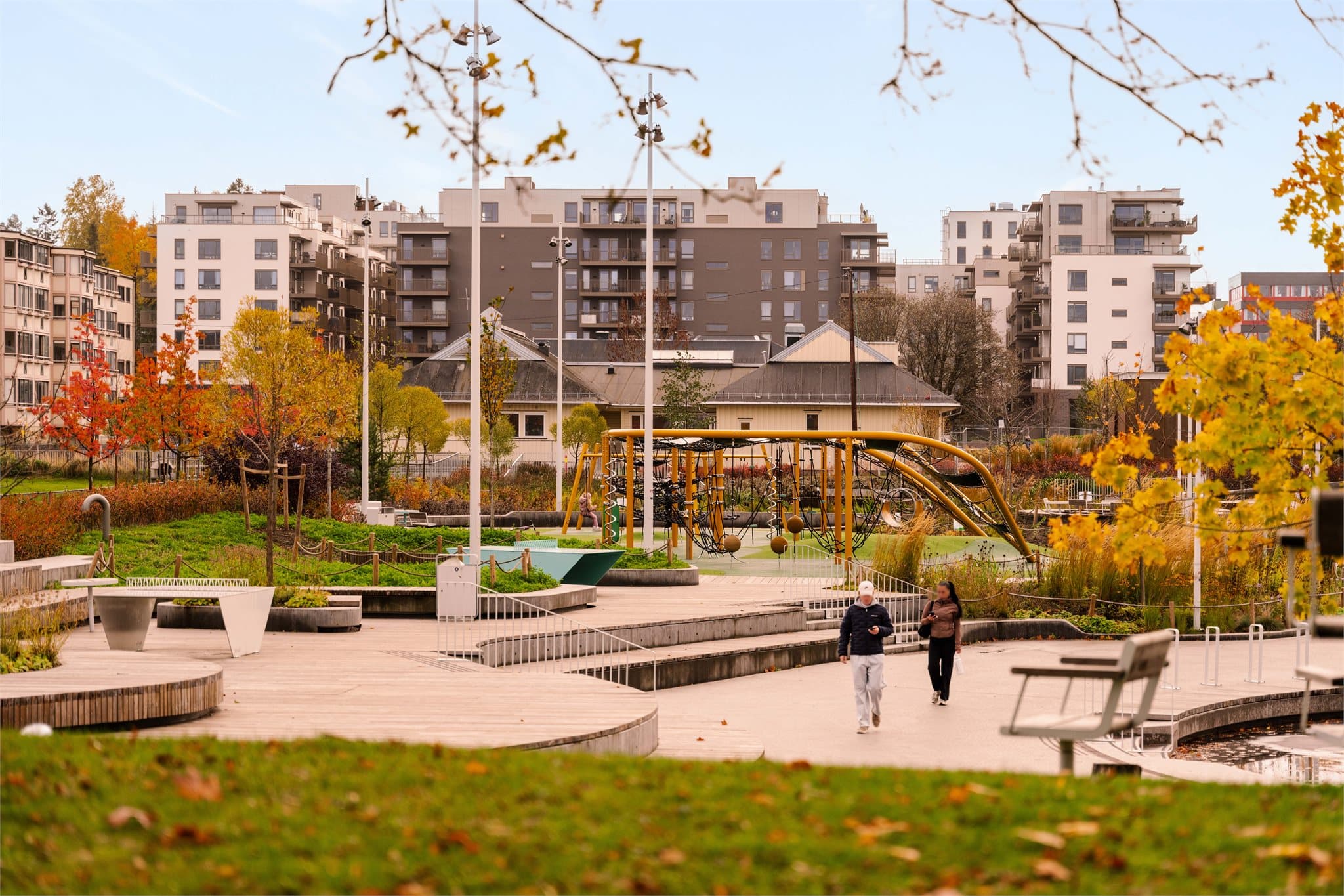 Kort vei til opparbeidede park- og aktivitetsområder på Rolvsrud.