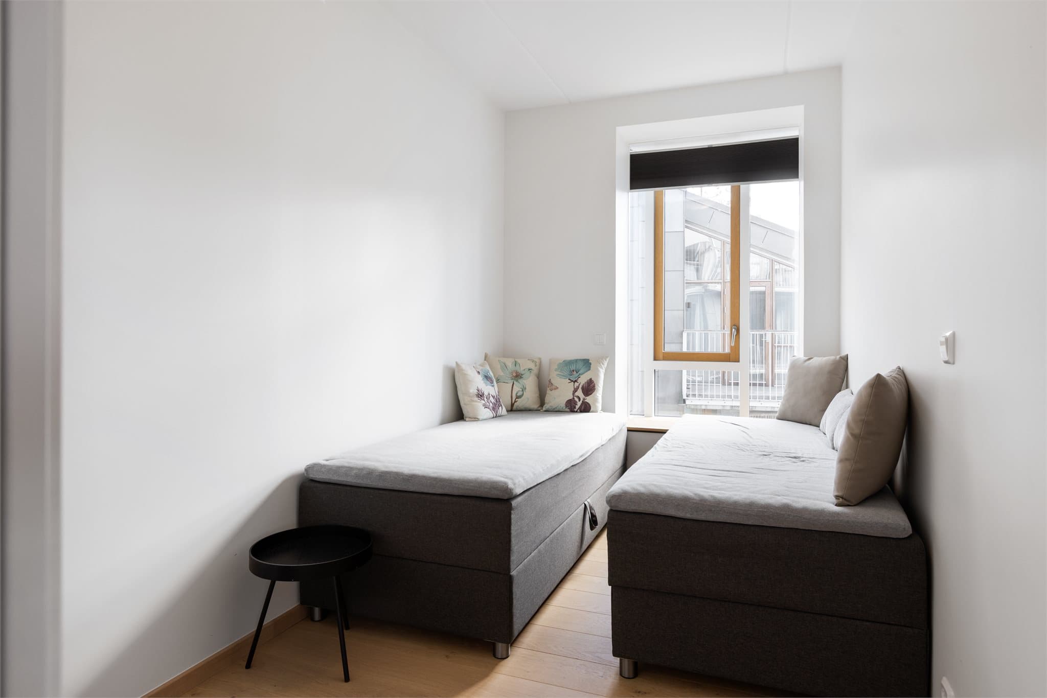 Det andre soverommet egner seg godt som barnerom, gjesterom eller kontor.