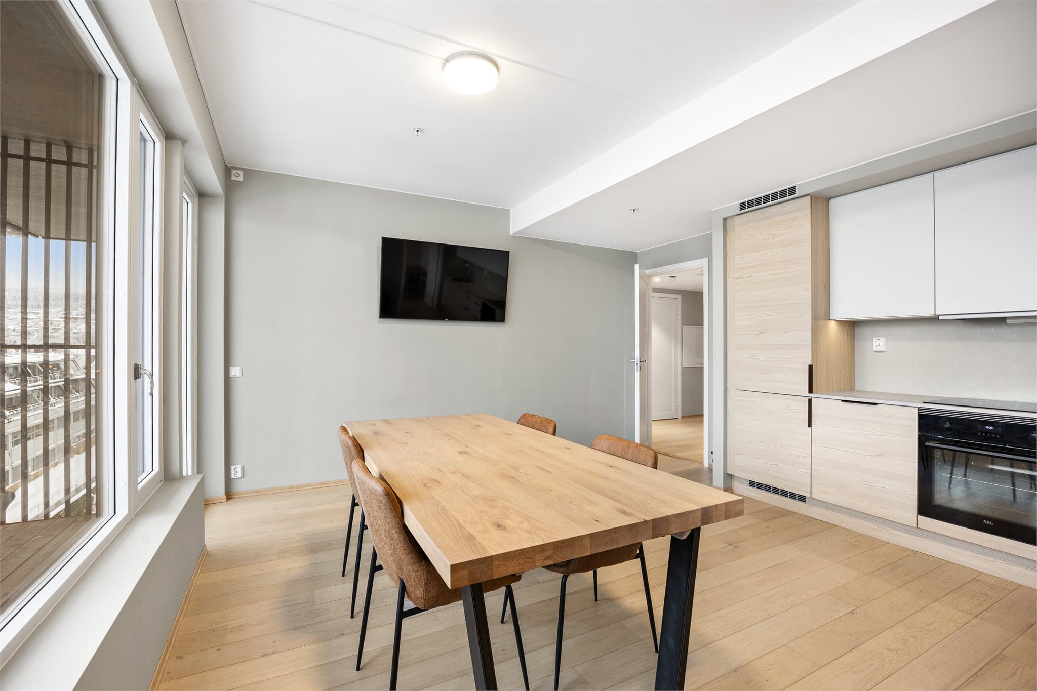 Her har du god plass til spisestue hvor du kan nyte gode måltider med venner og familie.