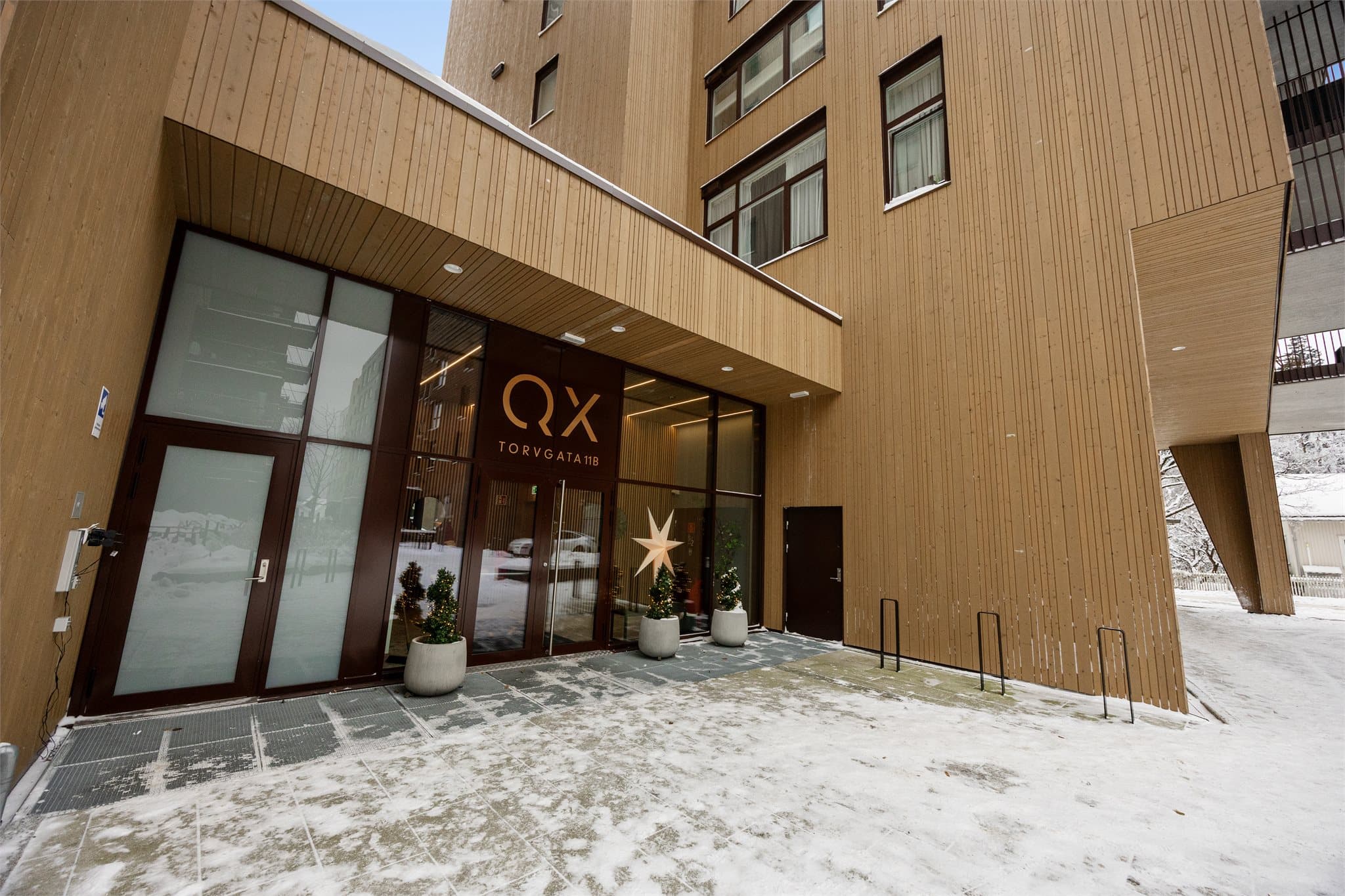 Flott inngangsparti som ønsker deg velkommen hjem.