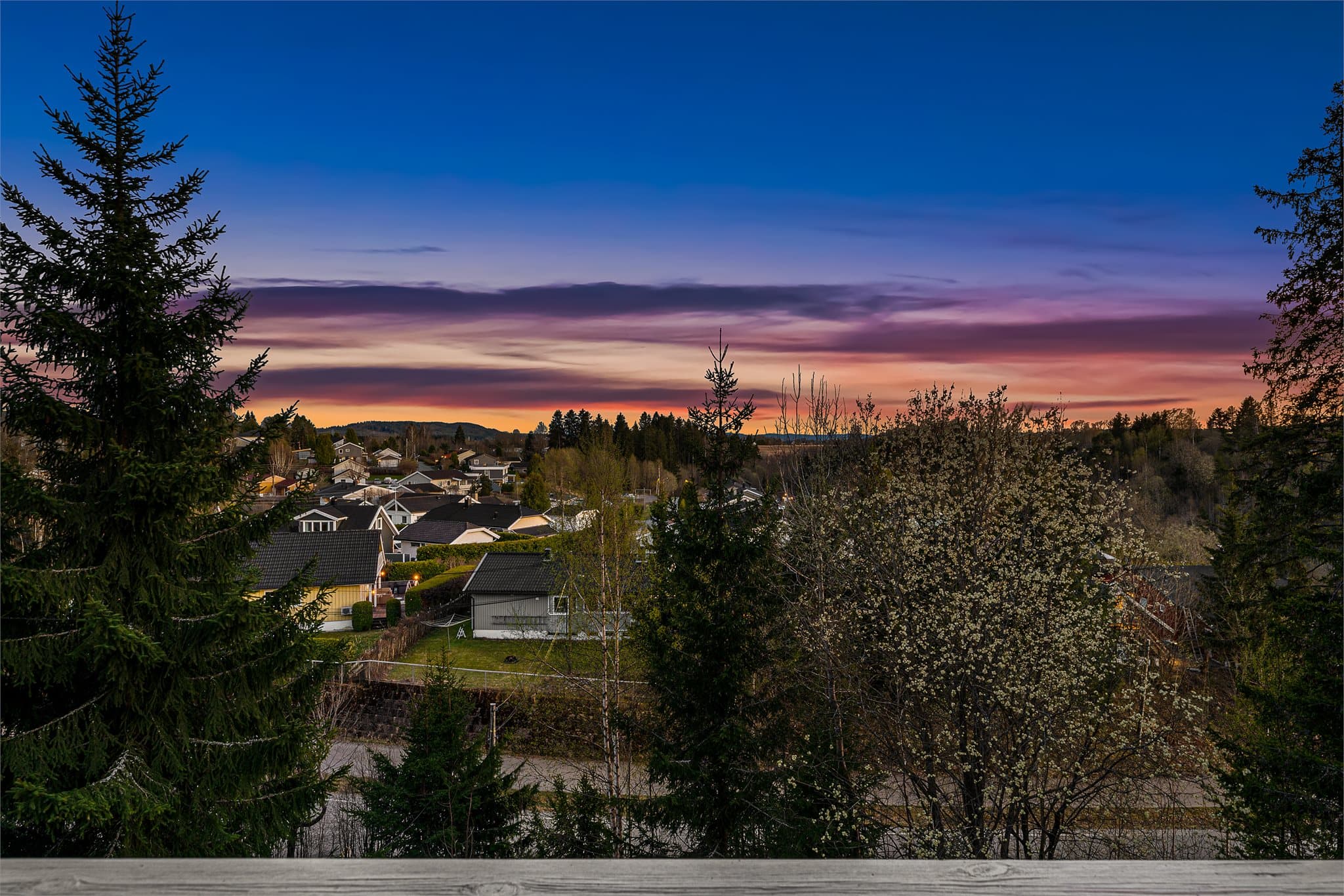 Kveldsstemning med utsikt fra balkongen.