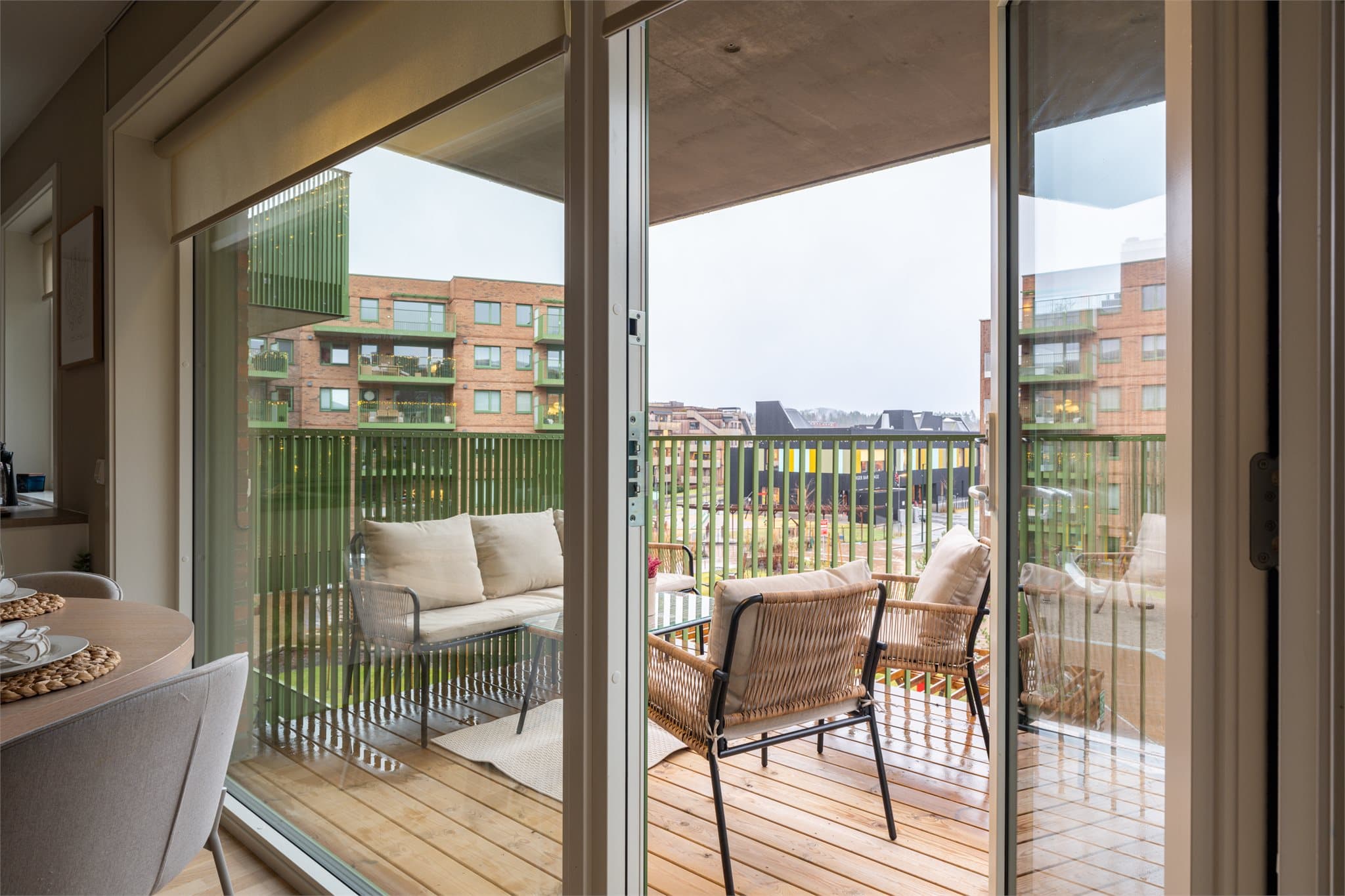 Videre ut til balkongen.