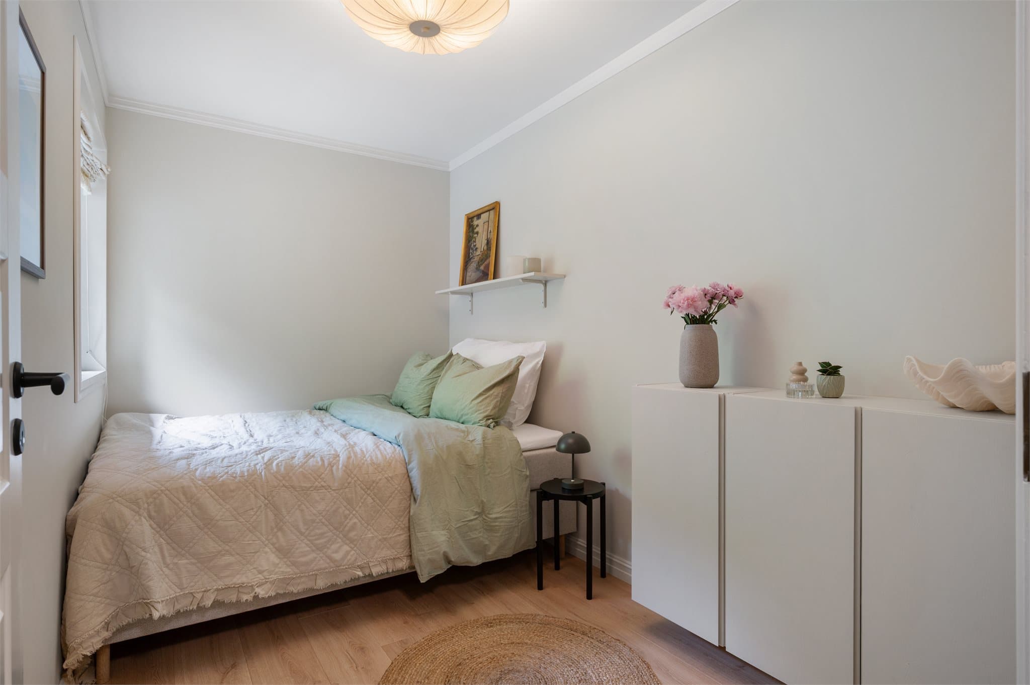 Leilighetens første soverom på 7,3m²