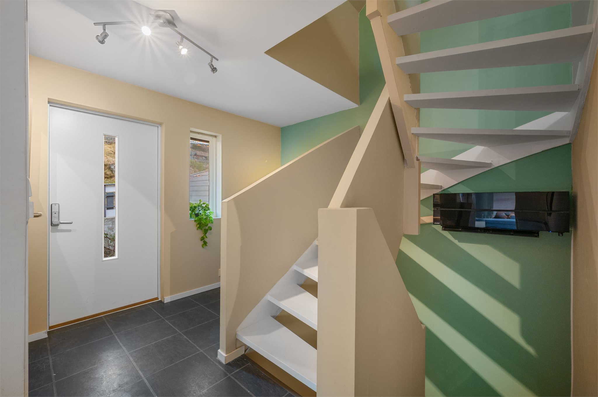 - Vi beveger oss ned i boligens underetasje -