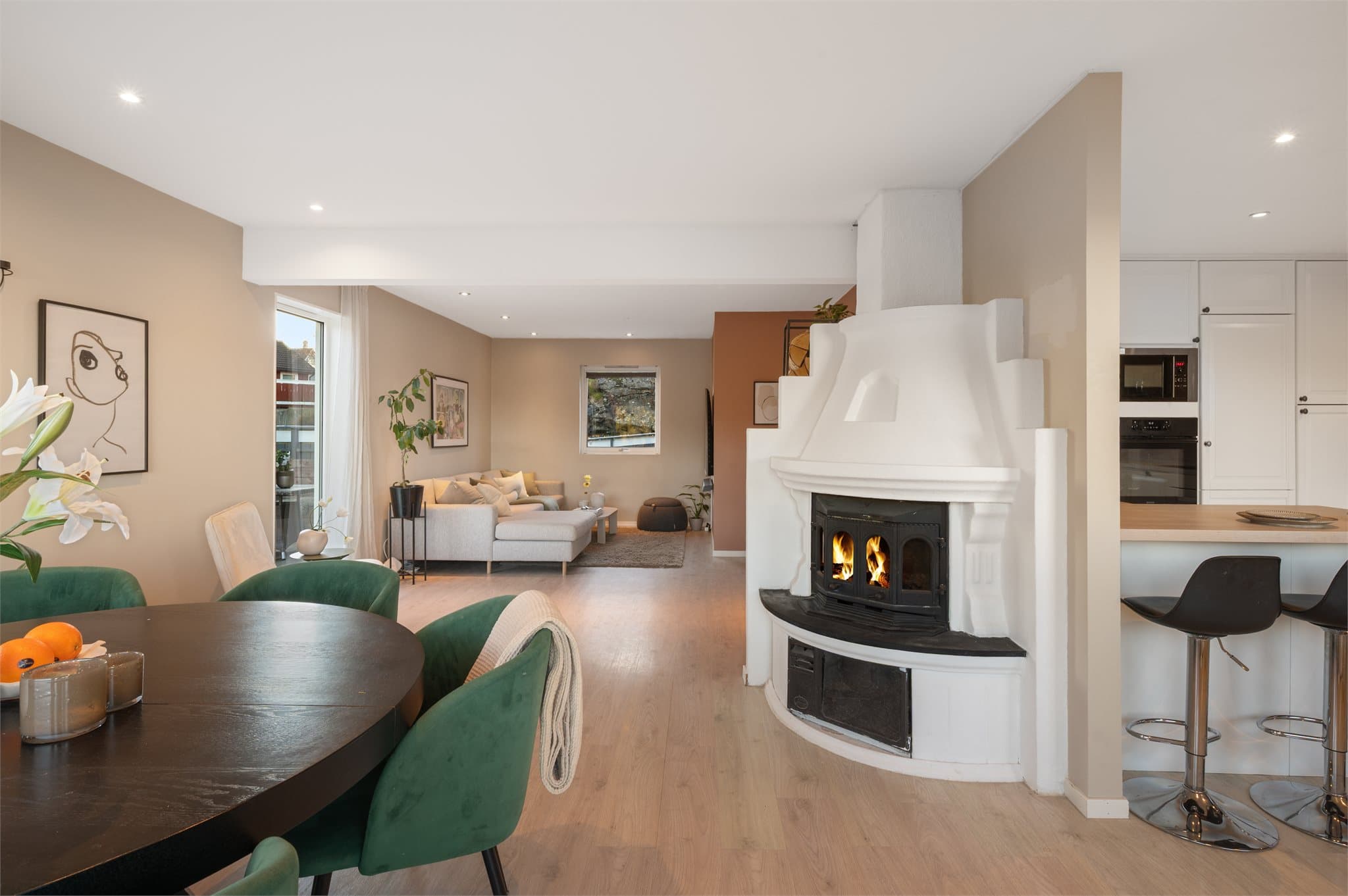 - Boligen har peis og luft-til-luft varmepumpe fra 2025! Dette bidrar til lavere strømutgifter -