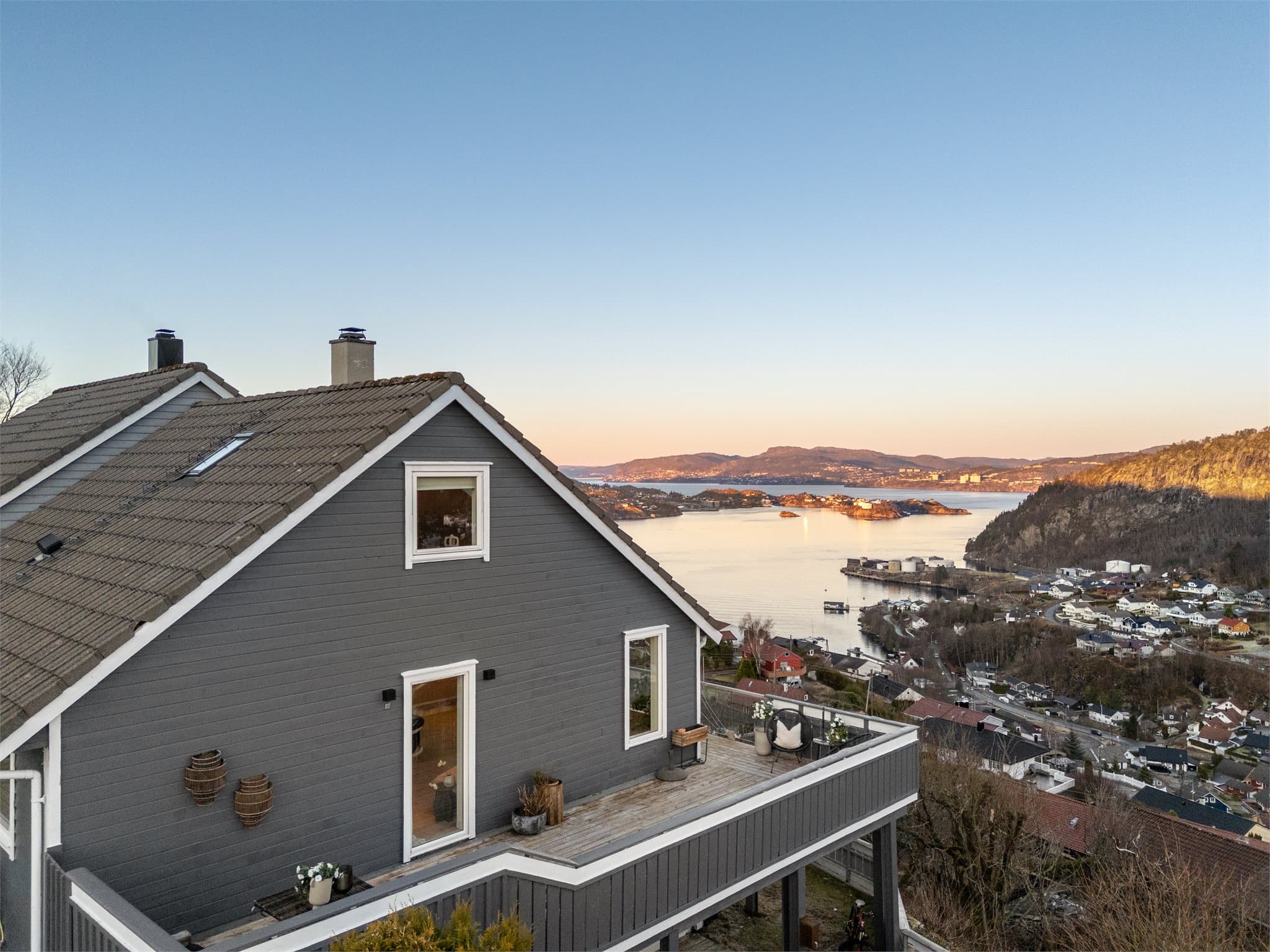 - Lekker og innholdsrik halvpart av tomannsbolig i et etablert og barnevennlig boligområde -