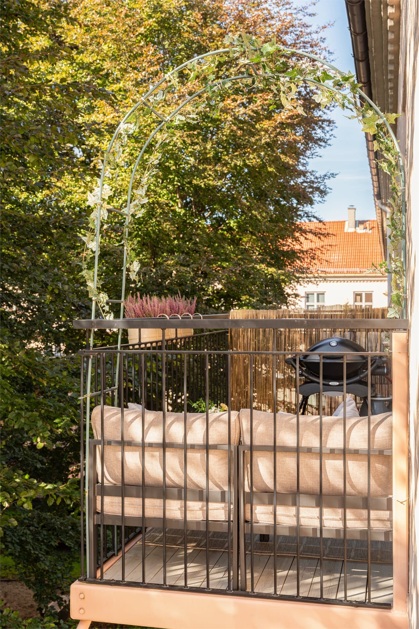 Det er tillatt med gass/elektrisk grill.