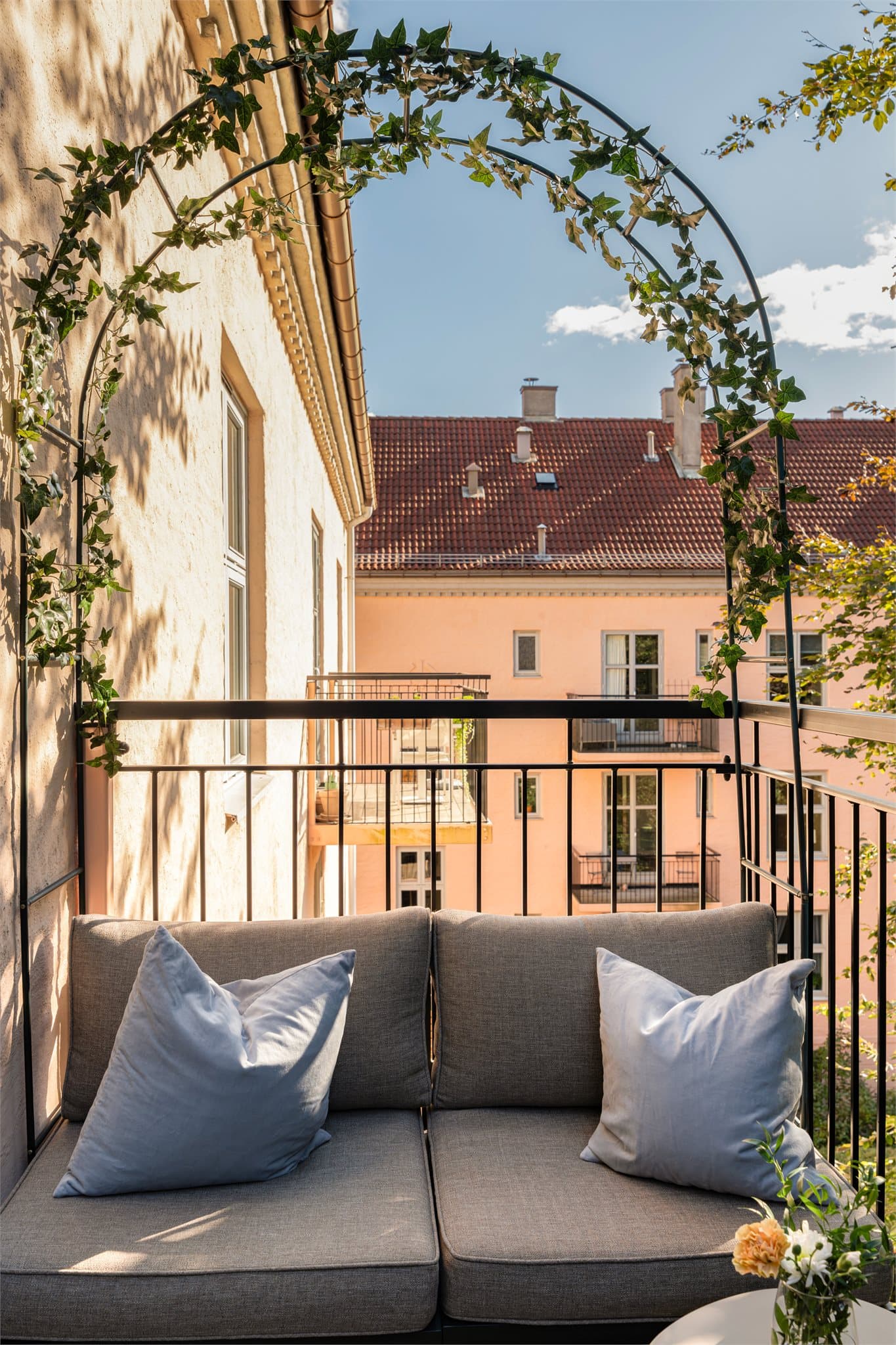 Balkongen ble etablert i 2016 og er perfekt for både morgenkaffen og lange sommerkvelder.