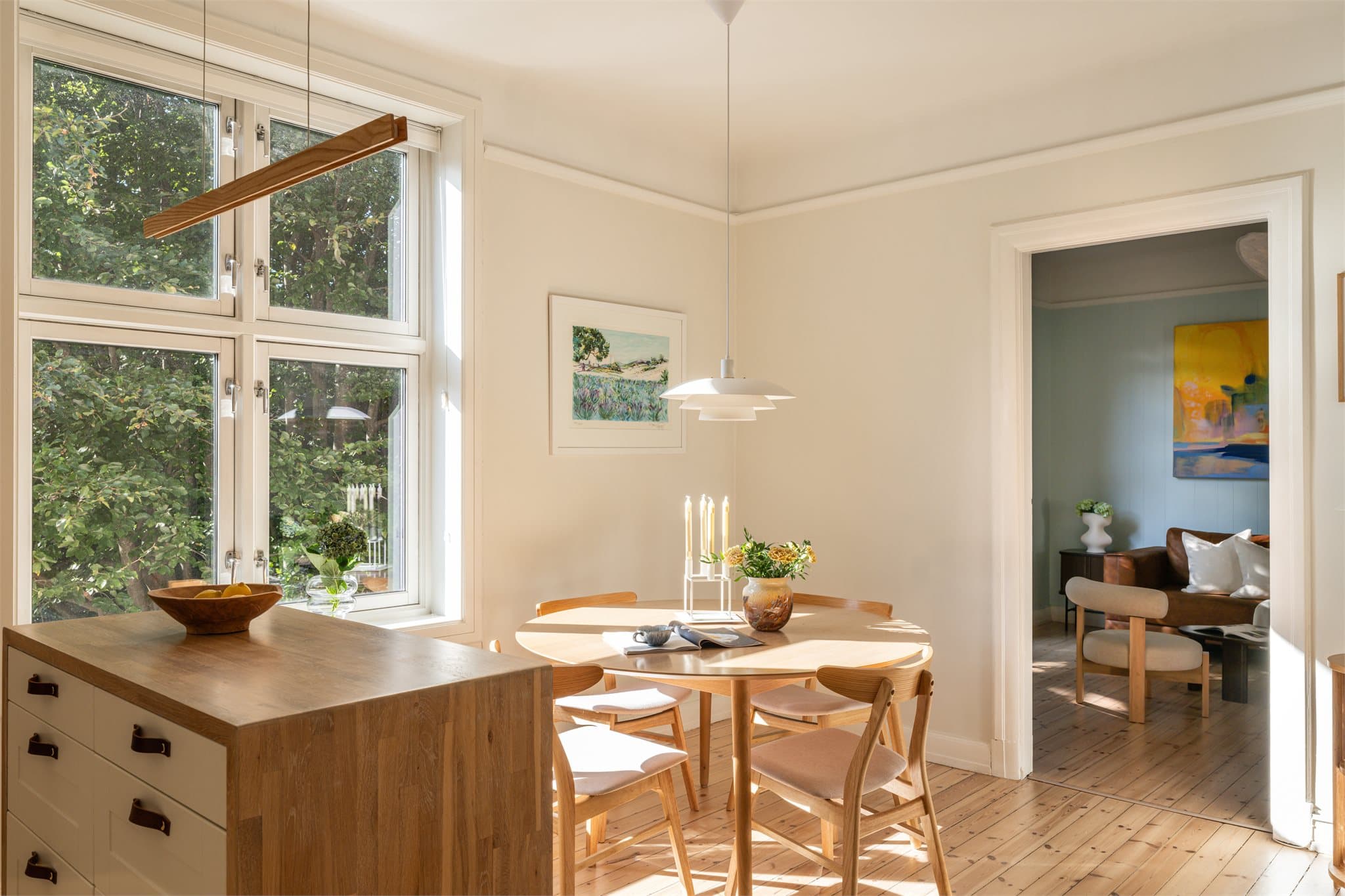 Ellers har boligen en eksepsjonelt god planløsning med fine og naturlige soner for innredning.