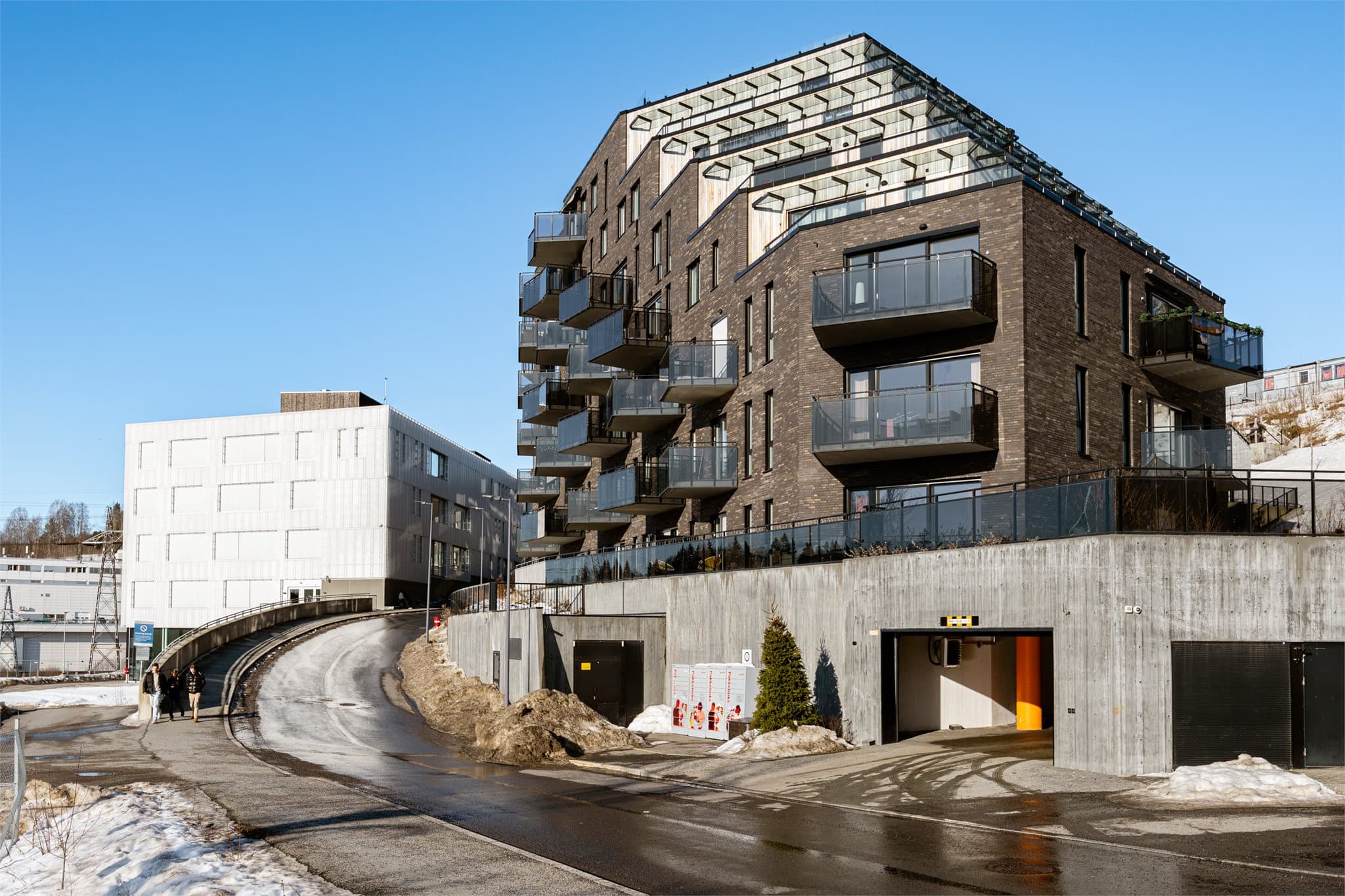 Sameiet Snølia 1-3-5 er et moderne leilighetsbygg fra 2021.