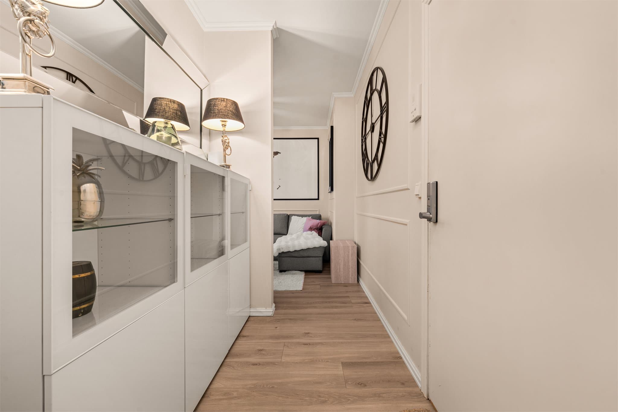 Hall / entré med plass for yttertøy og sko.