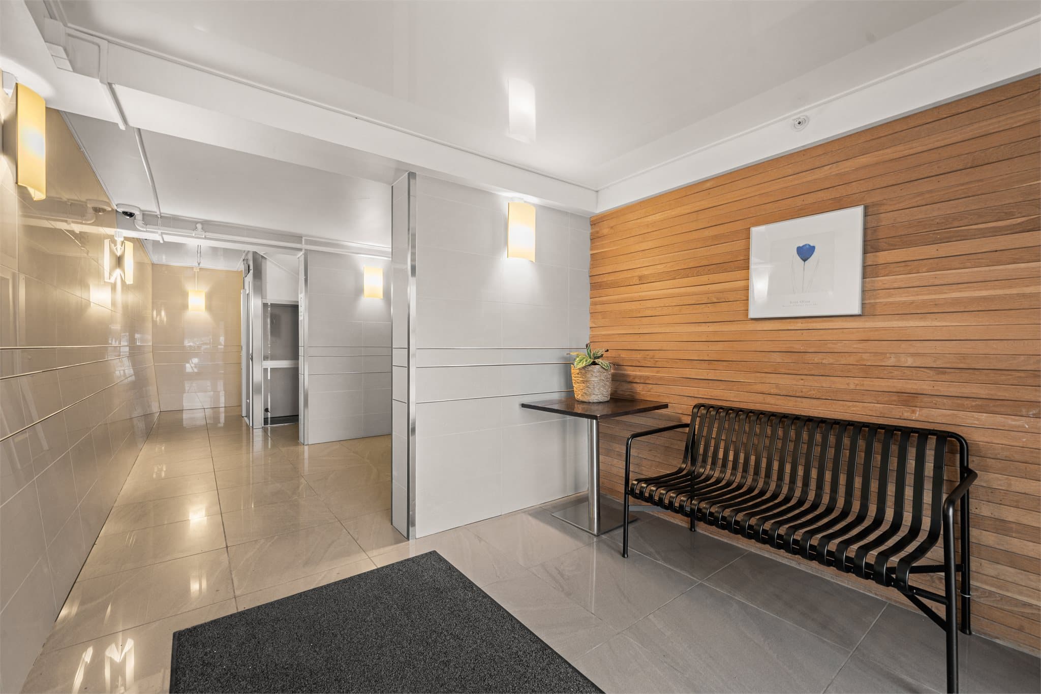 Det er også enkel adkomst til leiligheten via heis. Kjellerbod medfølger.