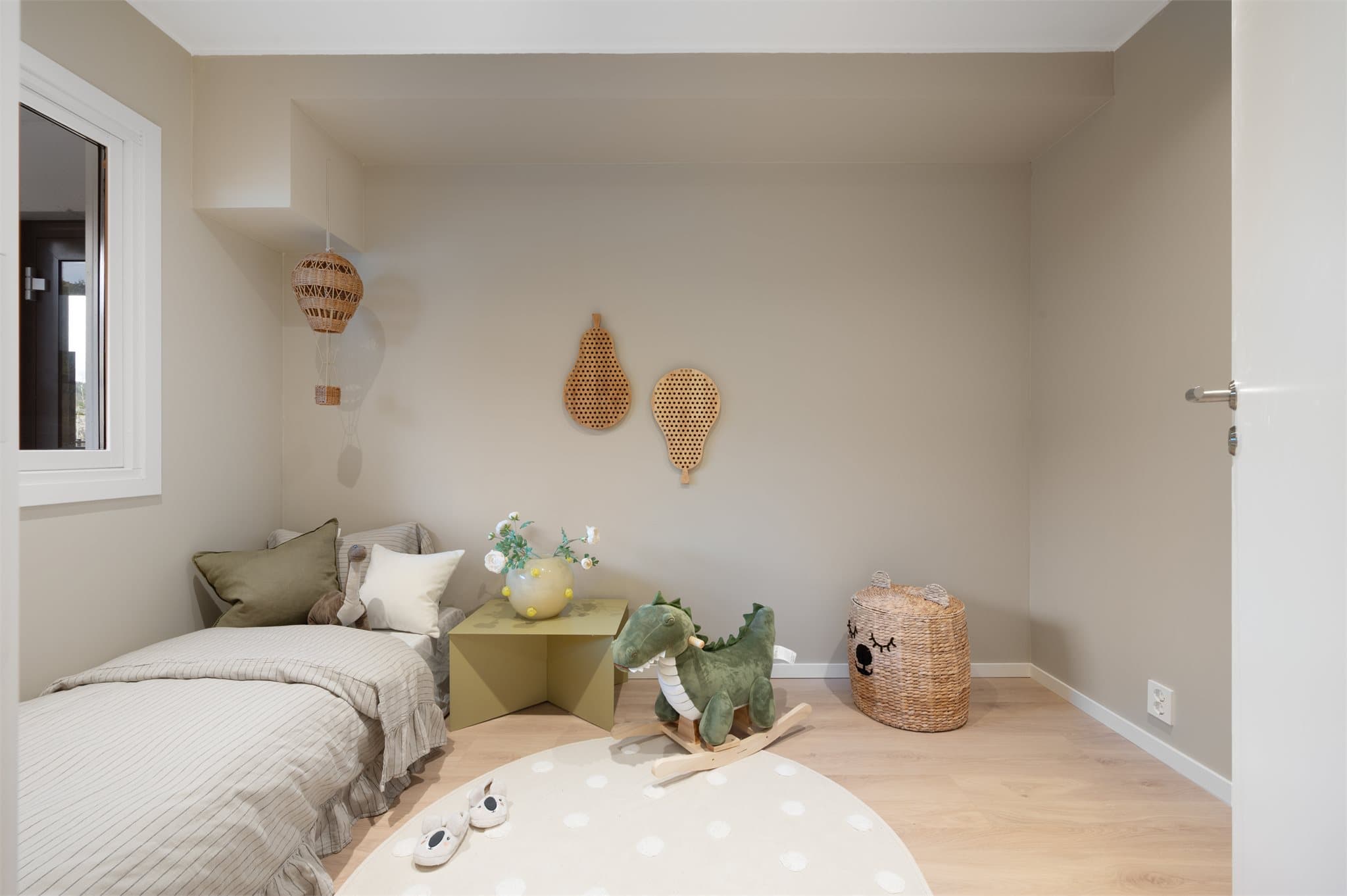 - Soverom 2 måler 7m² -