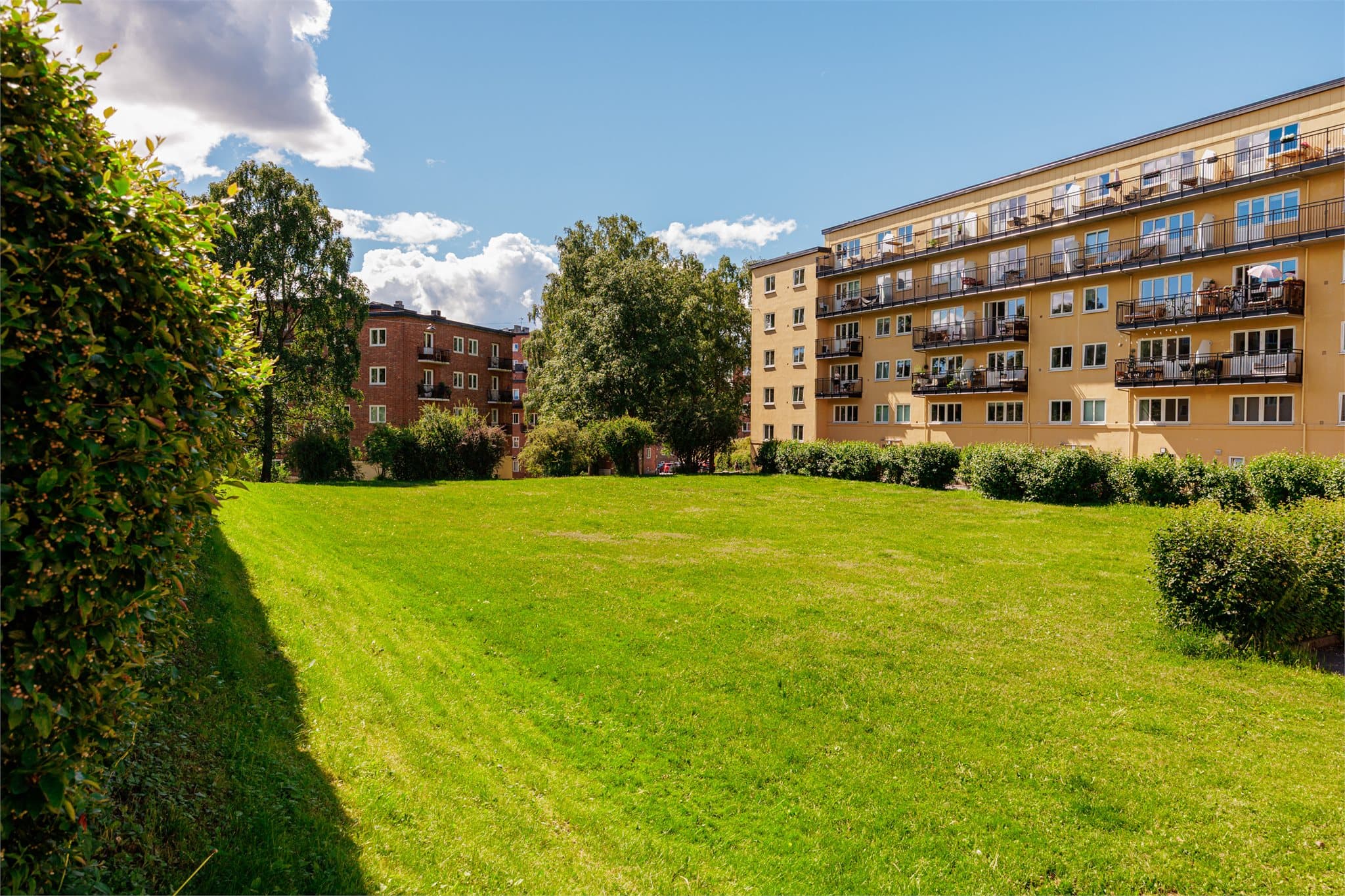 Borettslaget har et hyggelig fellesareal for beboerne. Uteområdet har en grillplass utenfor oppgang 28, stort og skjermet grøntareal og sykkelparkering.