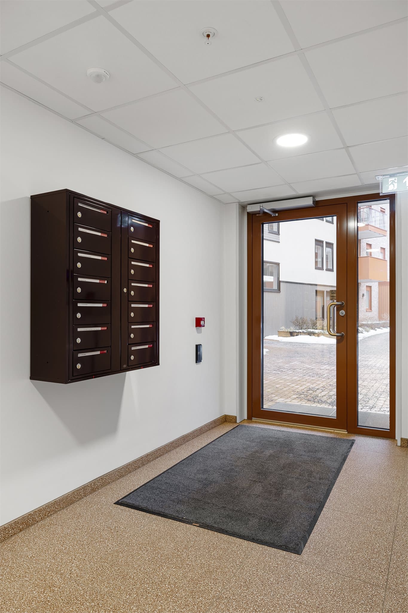 Fellesarealene er nye og velholdte, med heisadkomst til alle etasjer.