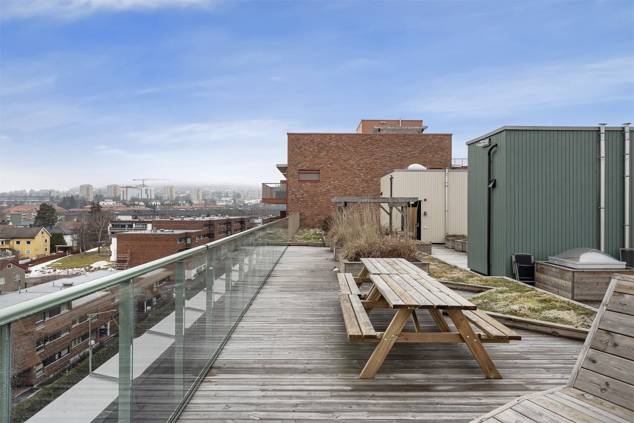 Her oppe kan du nyte en åpen utsikt over nærområdet.