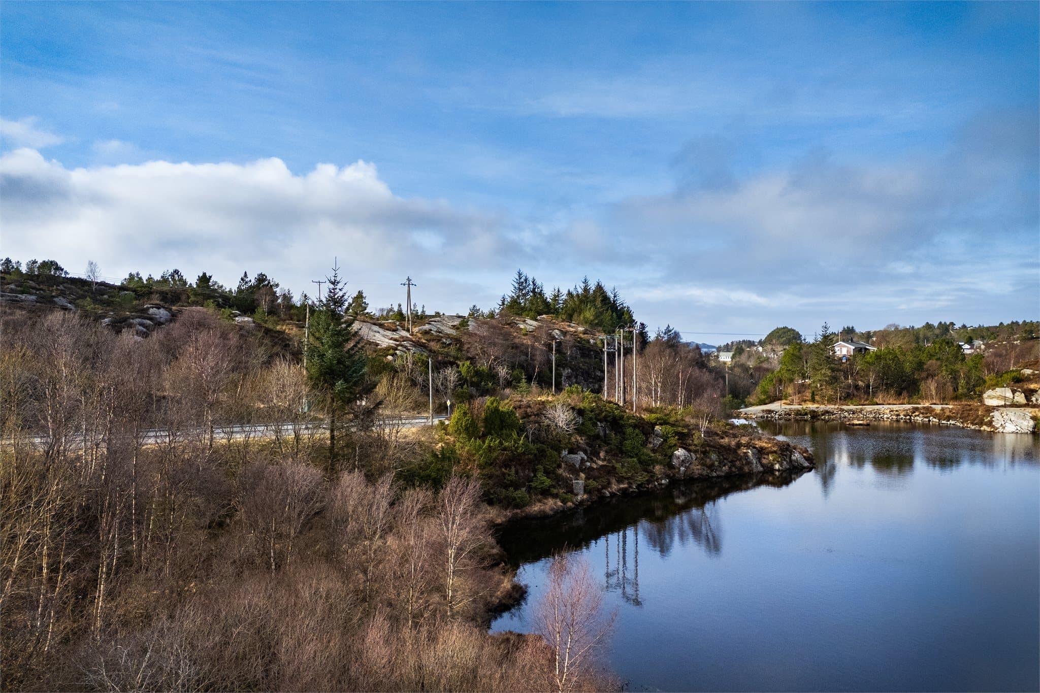 - De fem tomtene måler hhv. 4 908,7m², 8 773,5m², 3 700,7m², 460m² og 21 012,3m² -