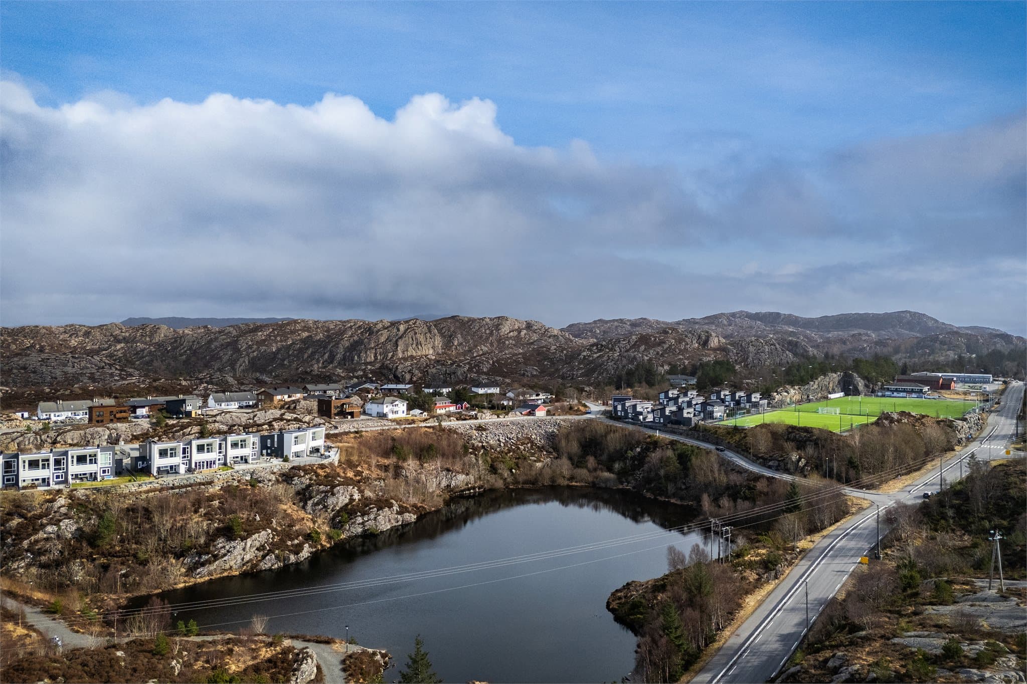 - Kort vei til store arbeidsplasser som Coast Center Base (CCB), Stureterminalen og Kollsnes -