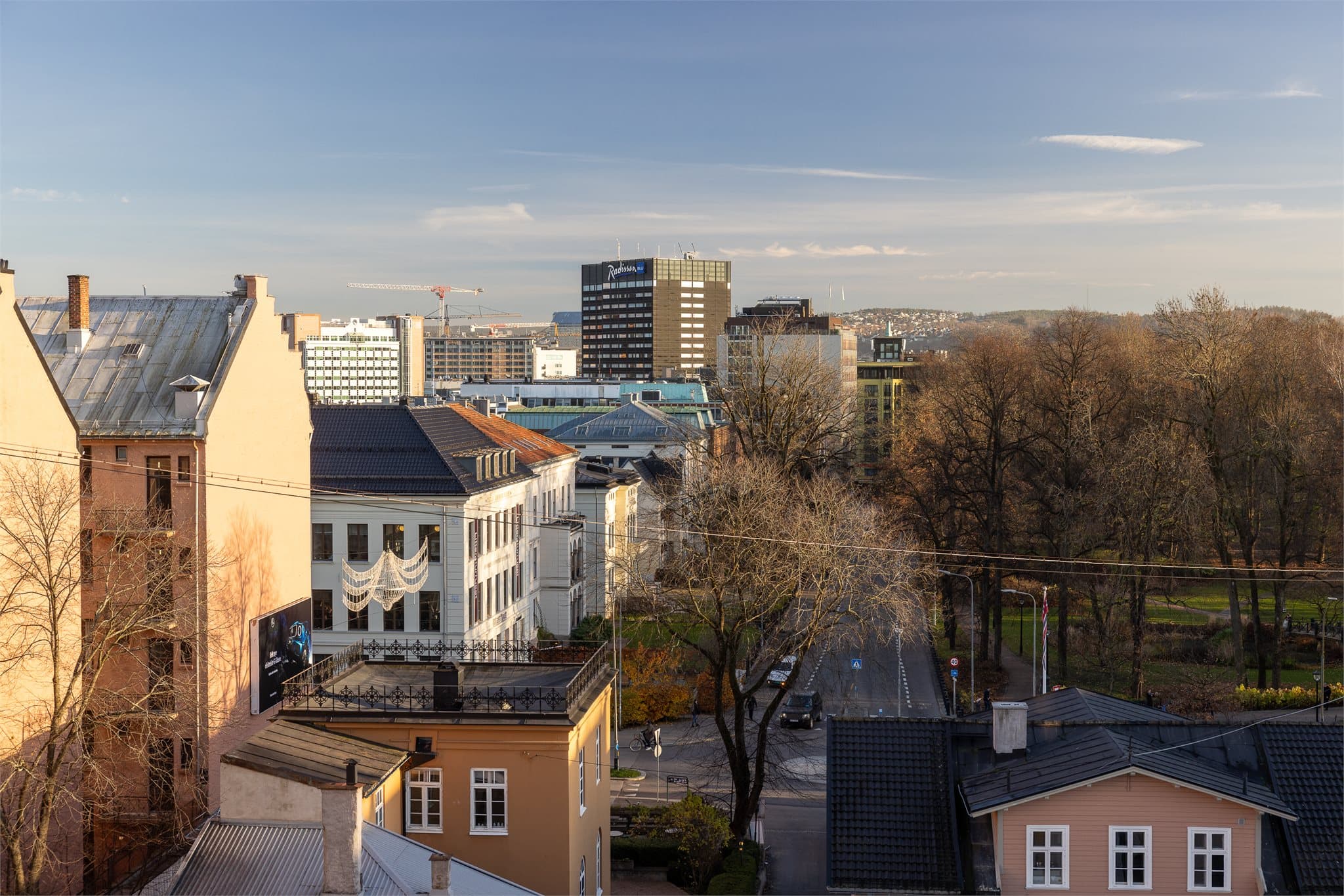Beliggenheten gir kort gangavstand til flere av byens flotteste parker, inkludert Slottsparken.