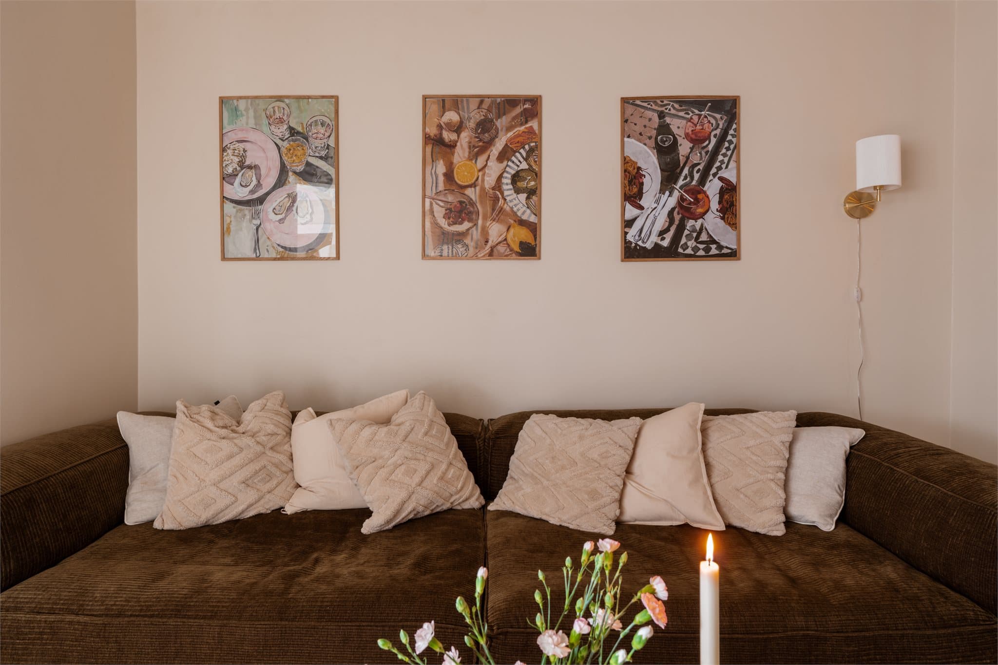 Alle overflater i leiligheten er malt i 2025, og de fleste lister er nye.