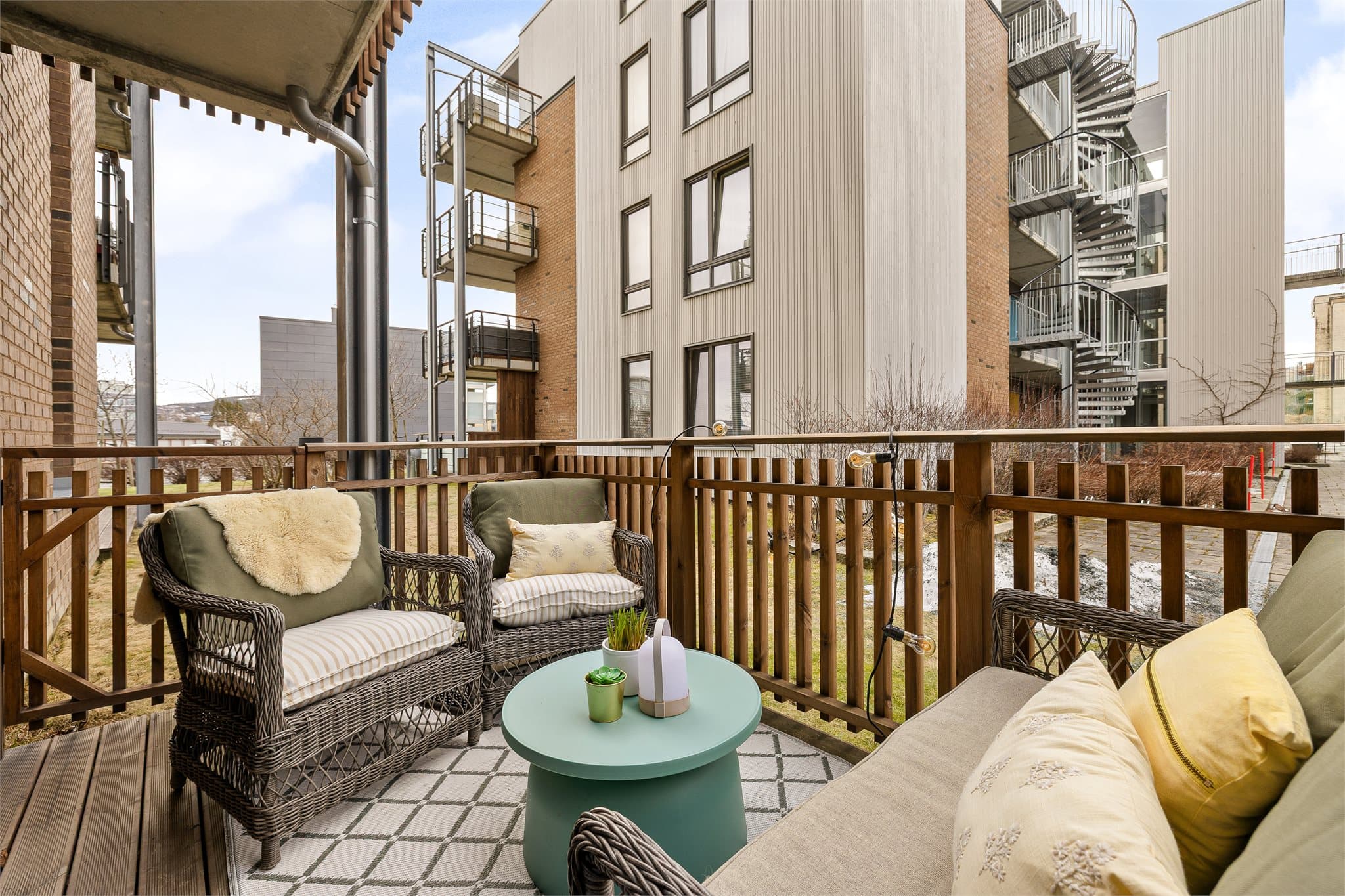 Med delvis overbygg kan terrassen nytes gjennom flere årstider.