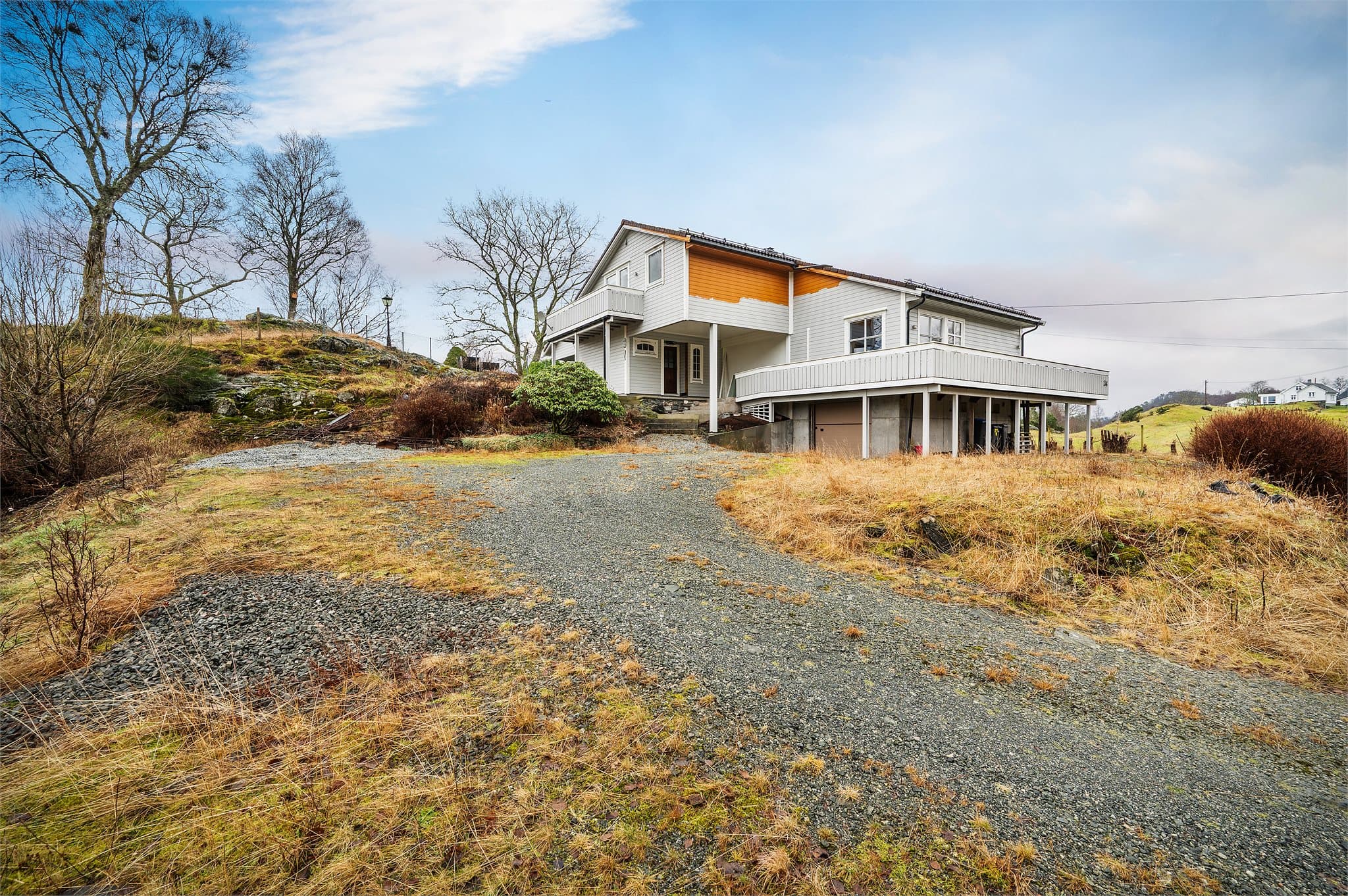 - Beliggenheten legger til rette for effektive hverdager med kort avstand til barnehager og skoler -