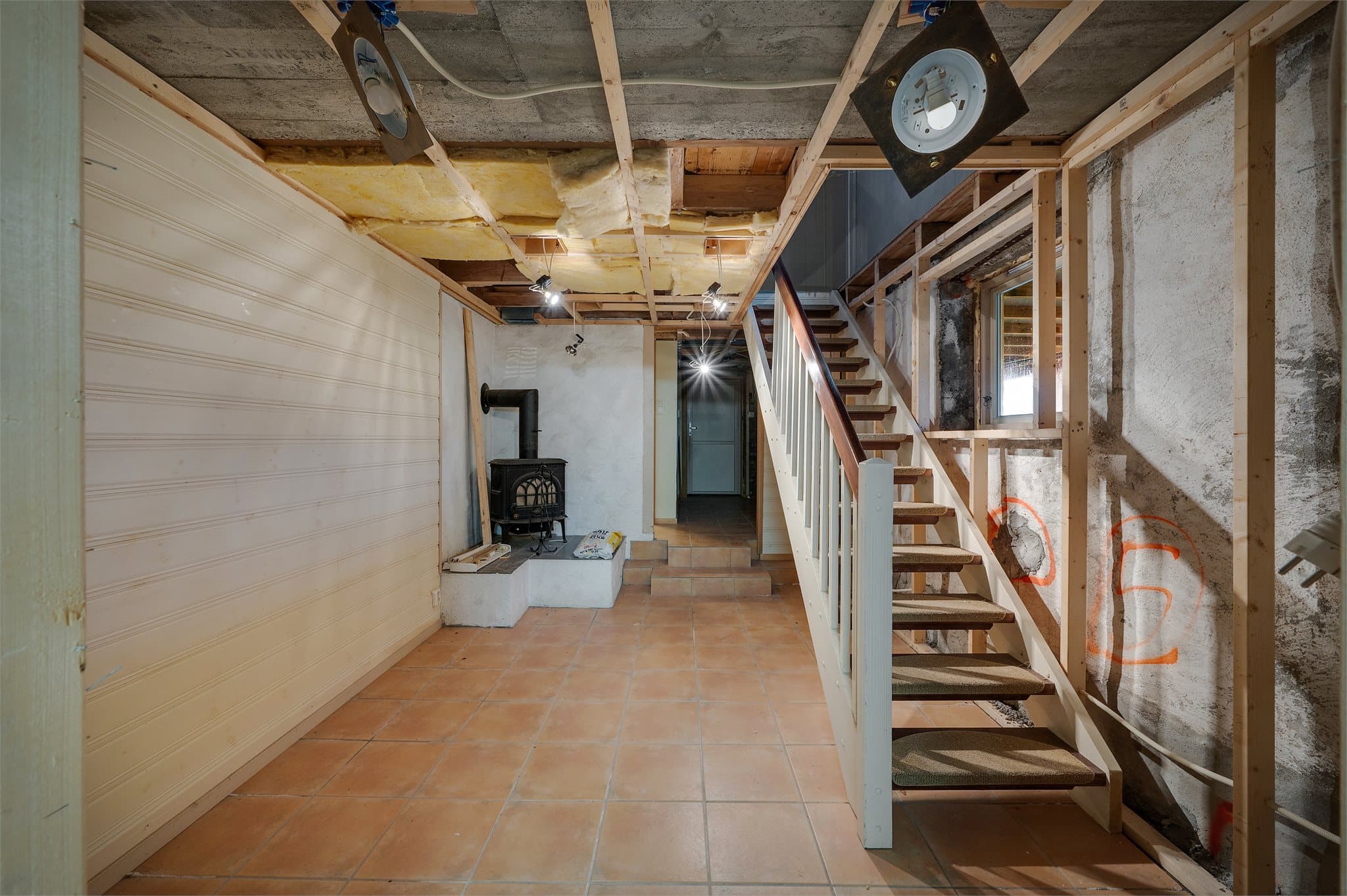 - Vi beveger oss ned i boligens underetasje -