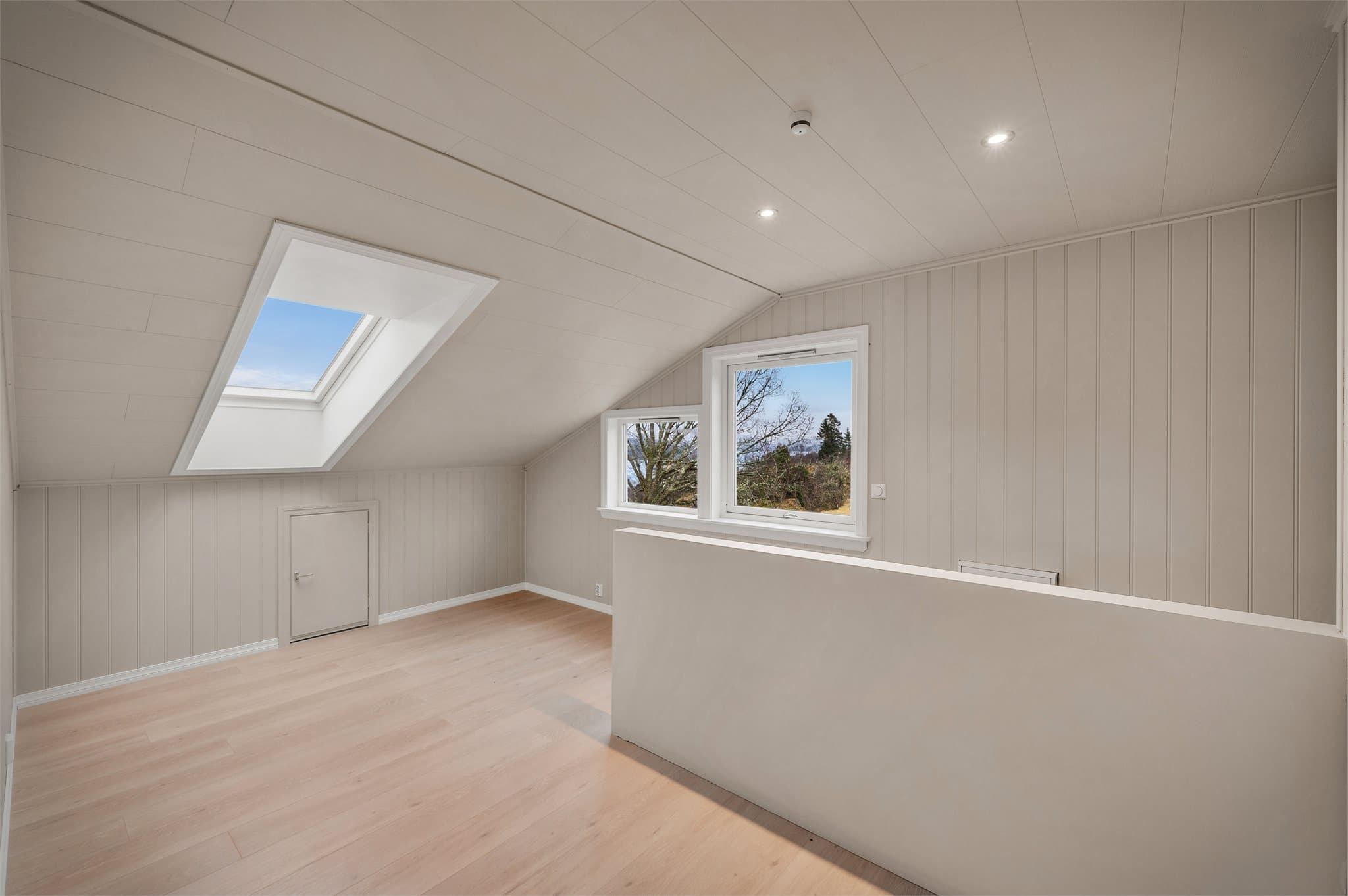 - Store vindusflater sørger for verdifullt lysinnslipp -