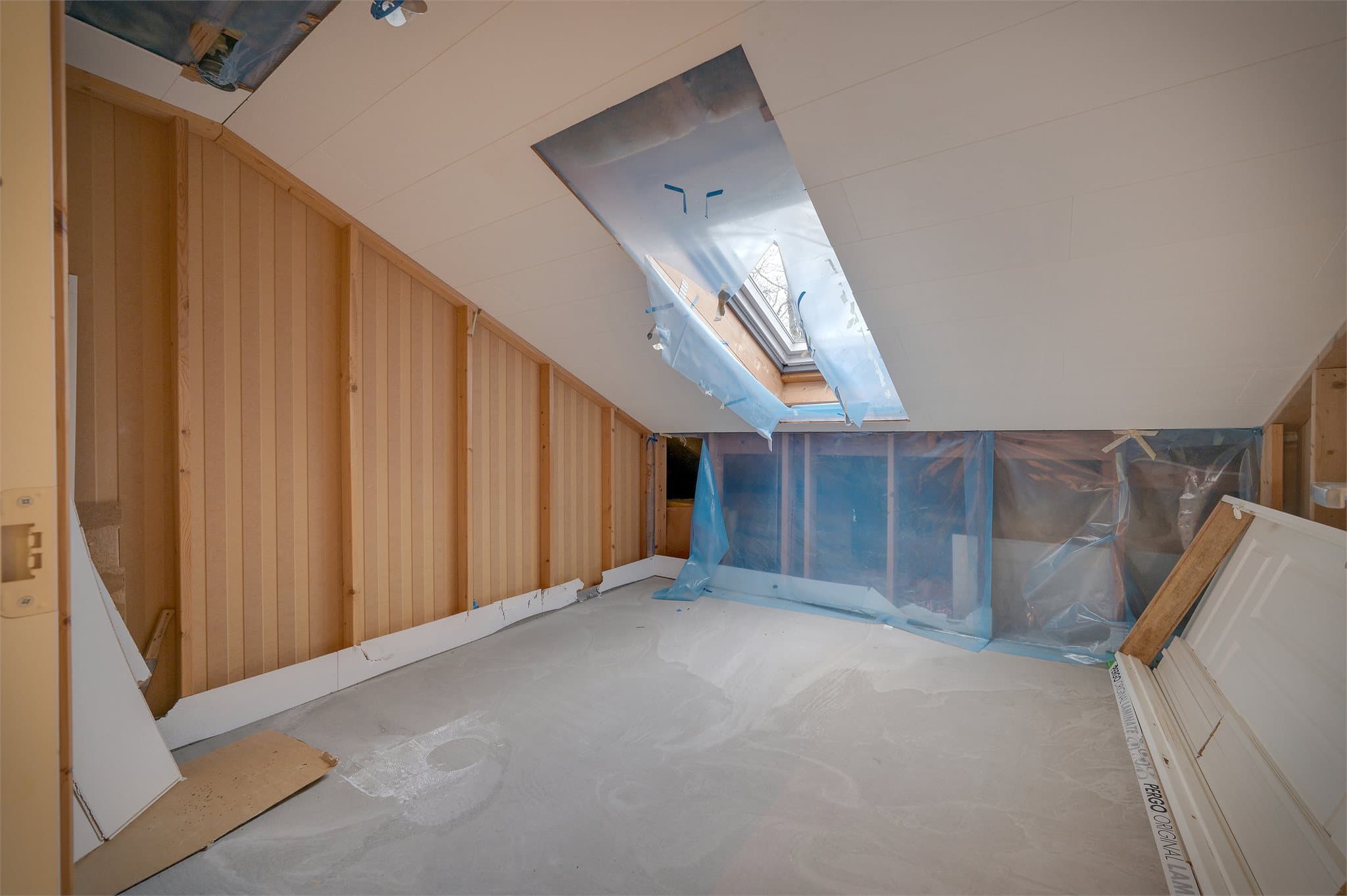 - Det uinnredede badet måler 8m² -