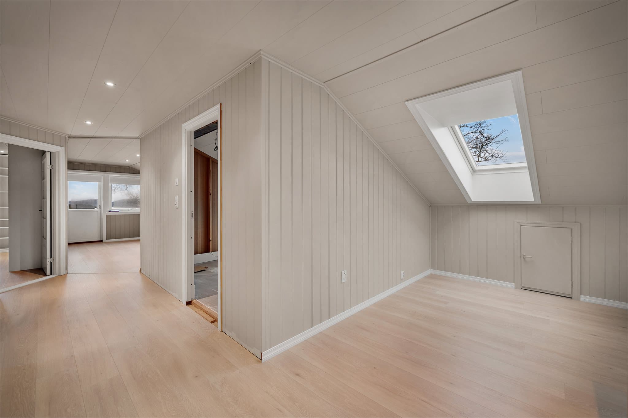 - Merk gjennomgående likt gulv i loftsetasjen - skaper et helhetlig inntrykk -