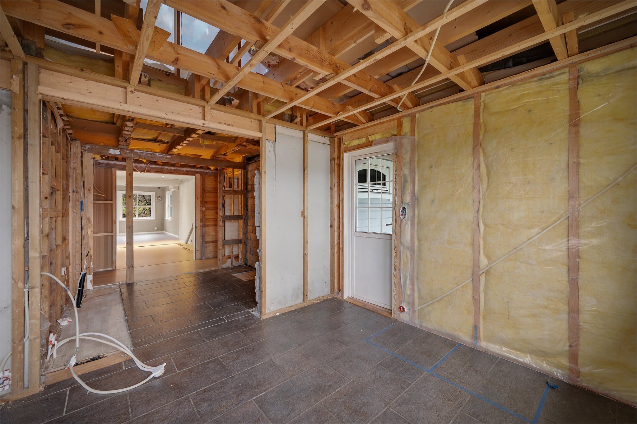 - Fra kjøkkenet er det direkte tilkomst til terrassen -