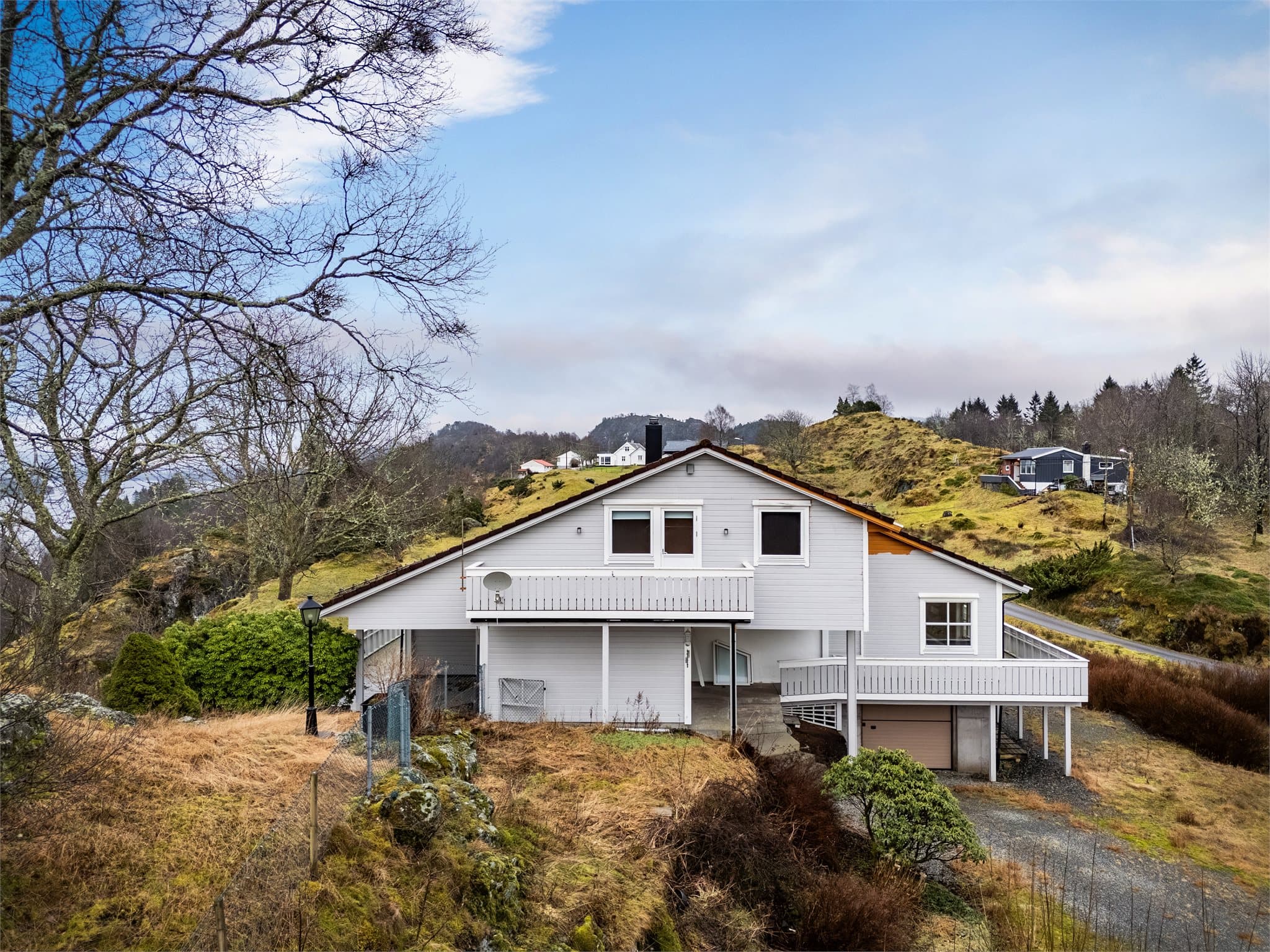 - Kun 3 min gange til nærmeste bussholdeplass - herfra går linje 313 mot Grasdal skole, Frekhaug terminal og Flatøy terminal -