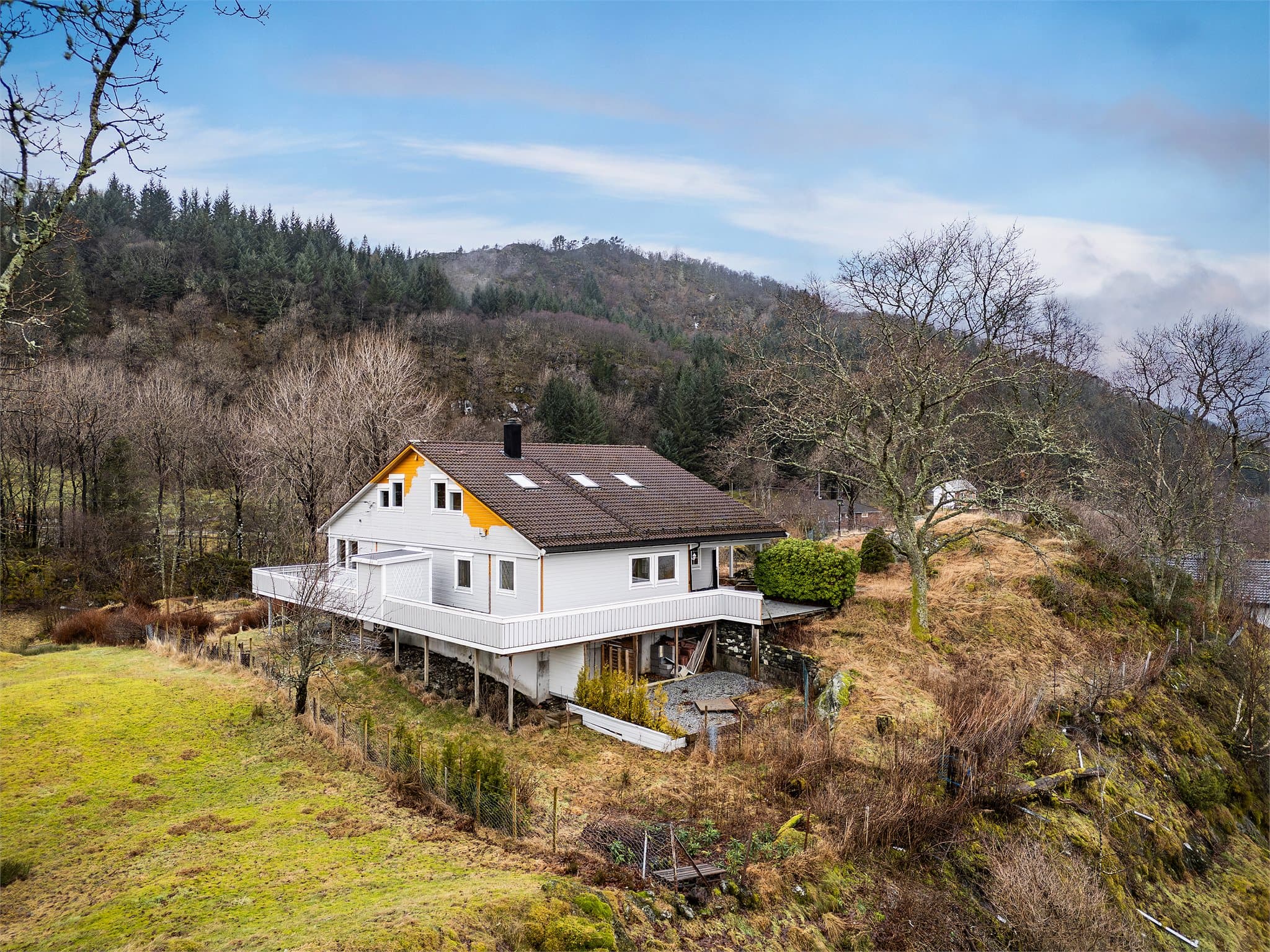 - Området byr på flotte turområder som Håøytoppen med bade- og grillmuligheter -