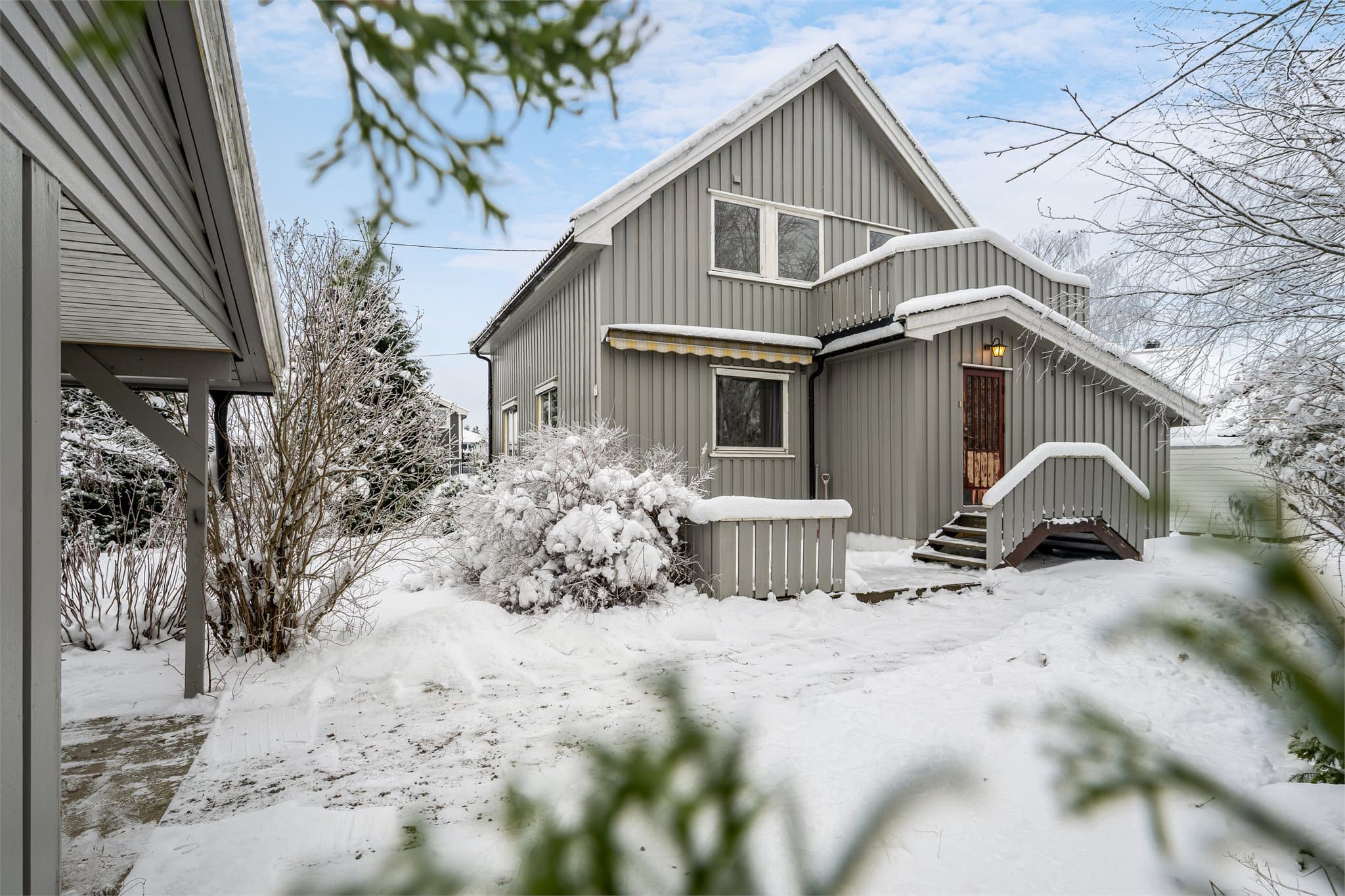 Emera Eiendomsmegling ved Solveig Granlund ønsker velkommen til Stasjonsvegen 7A på Kløfta! Foto: Heidi Hexeberg Larsen