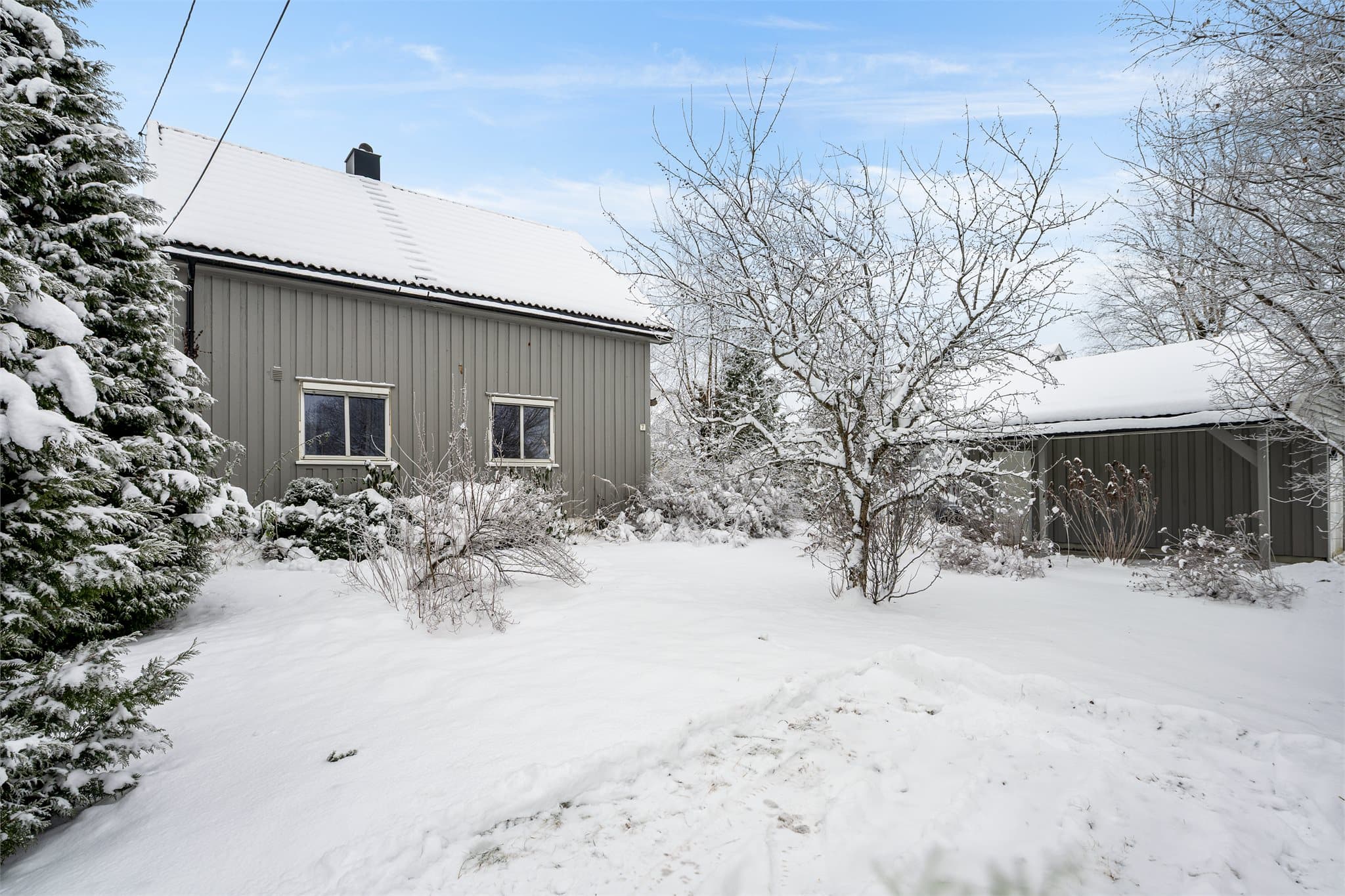 Her bor man tilbaketrukket kun få minutters gange til alt Kløfta har å tilby.
