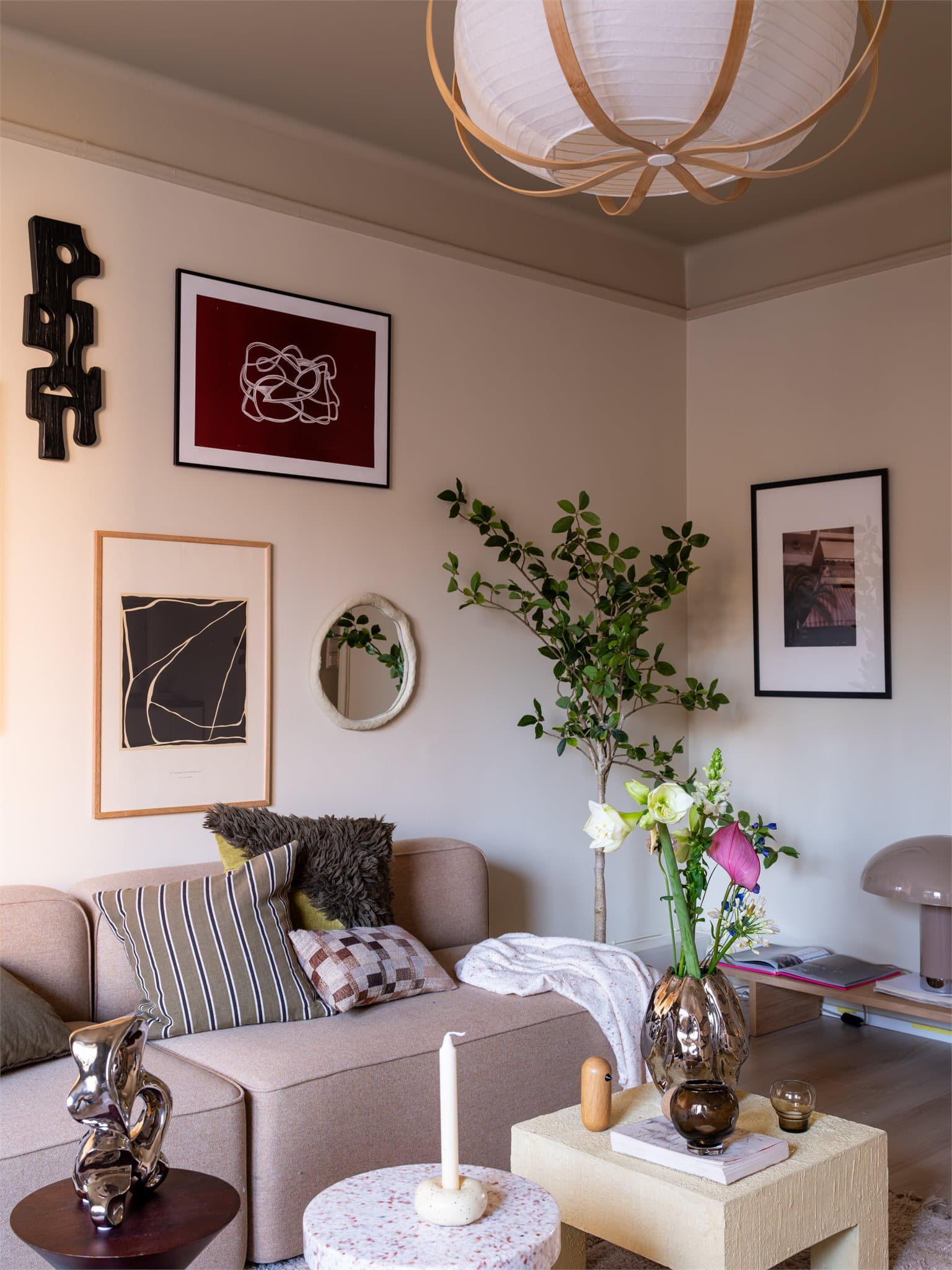 Rommet har en god planløsning som gir mulighet for fordeling av ulike soner.