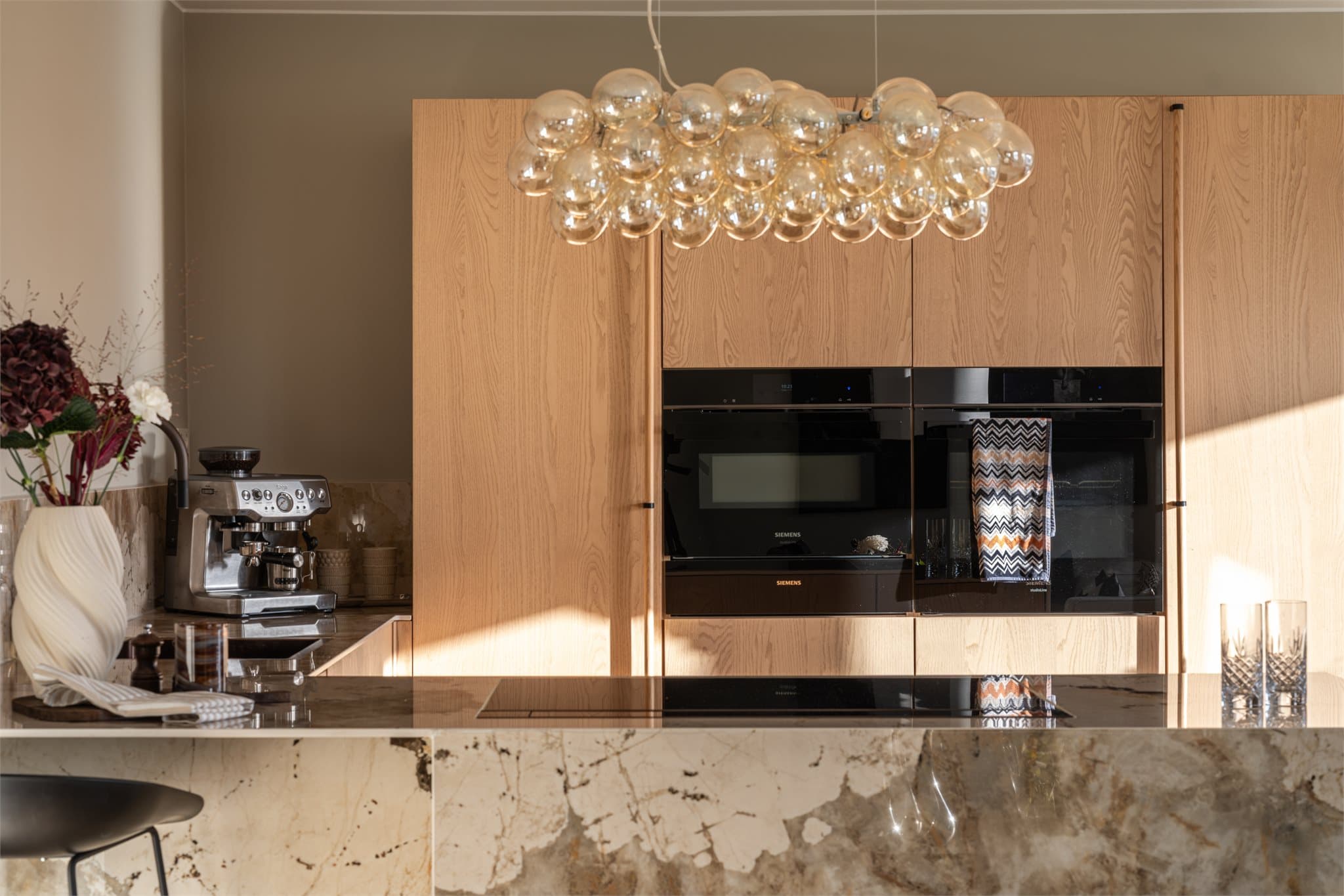 Her finnes blant annet stekeovn med dampfunksjon og en praktisk kombiovn.