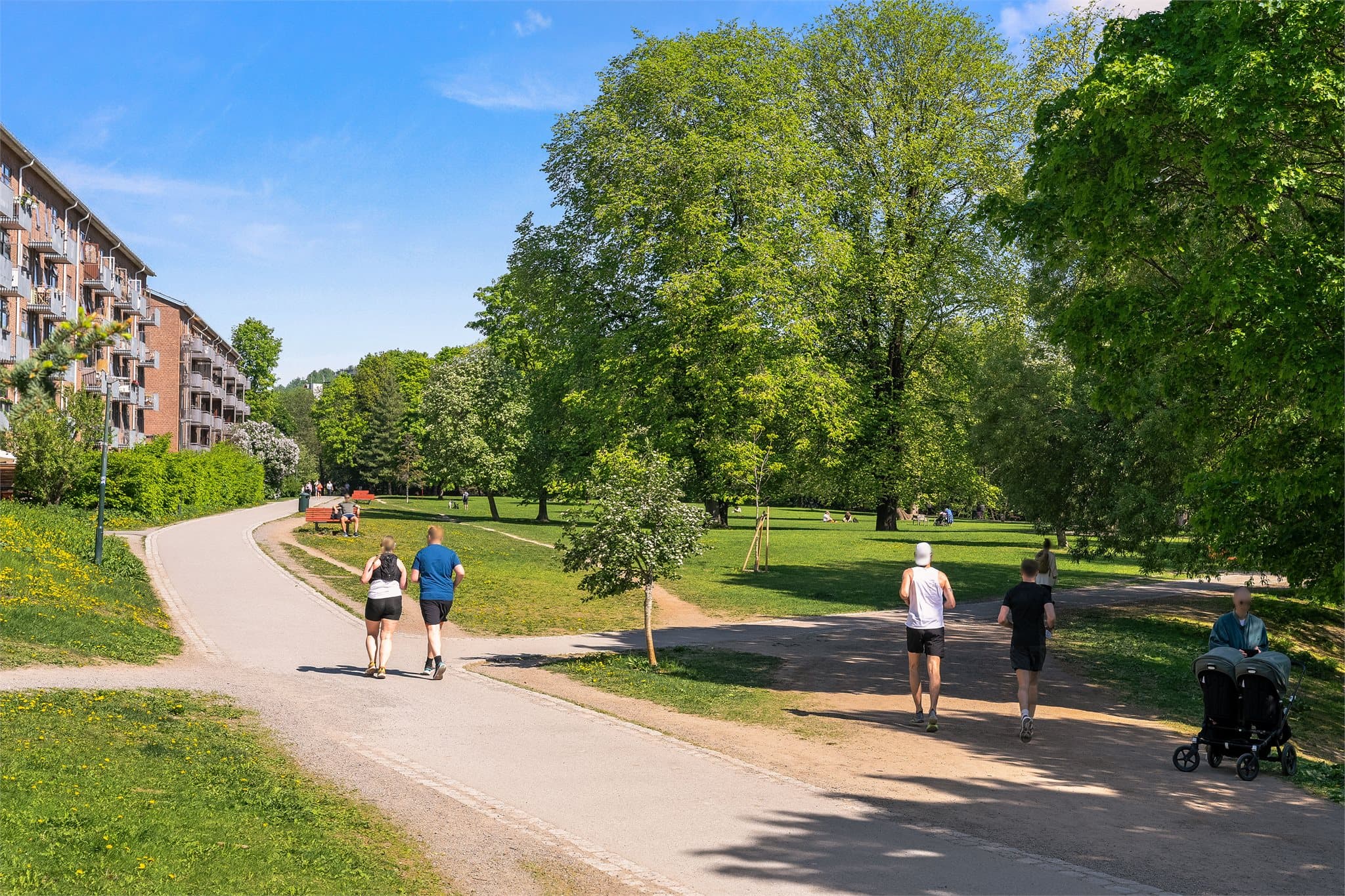 Bjølsen Parken ligger på oversiden av boligen, med flotte tur og rekreasjonsområder langs Akerselva.
