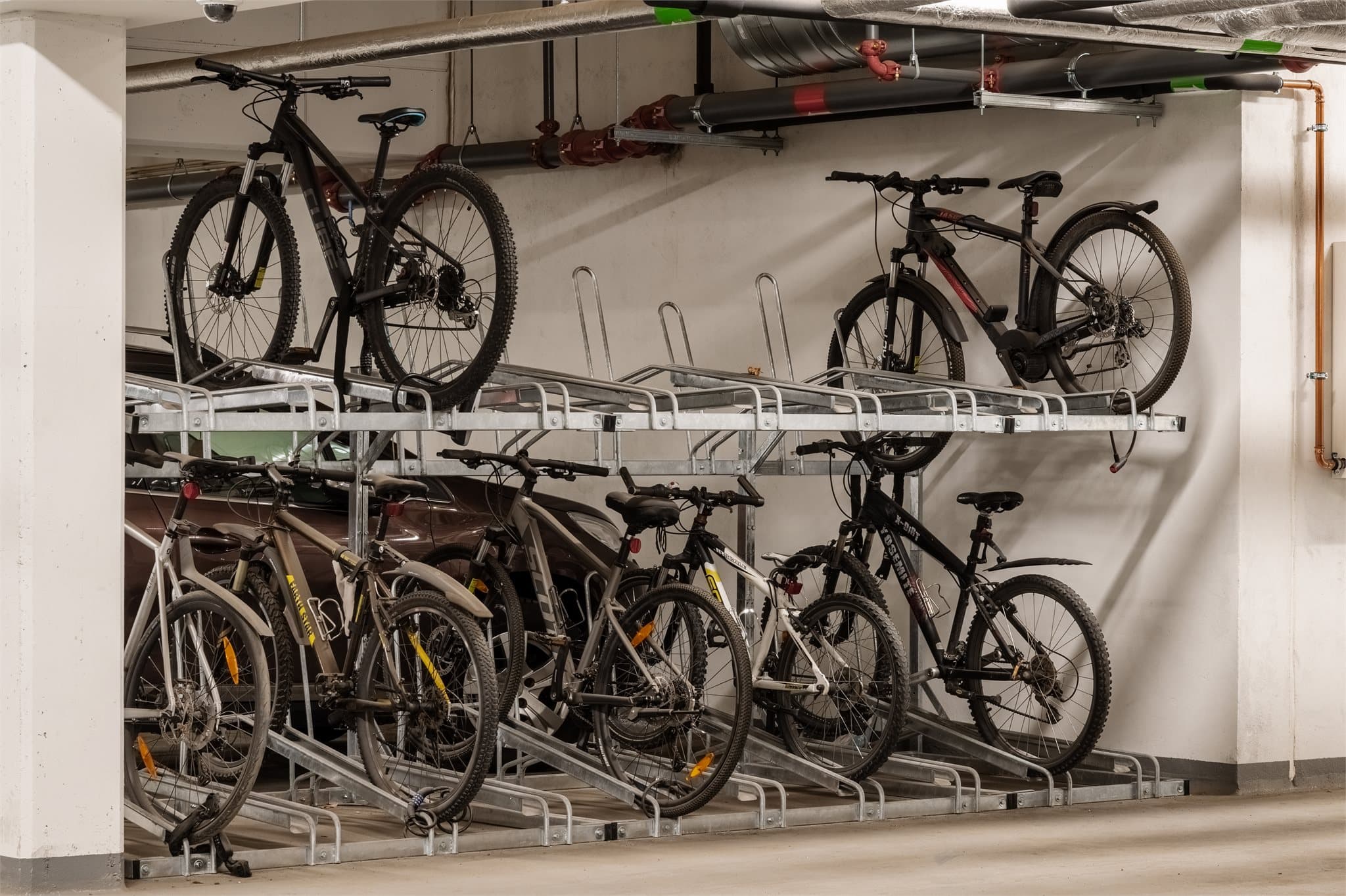 Trygg og praktisk sykkelparkering i fellesareal.