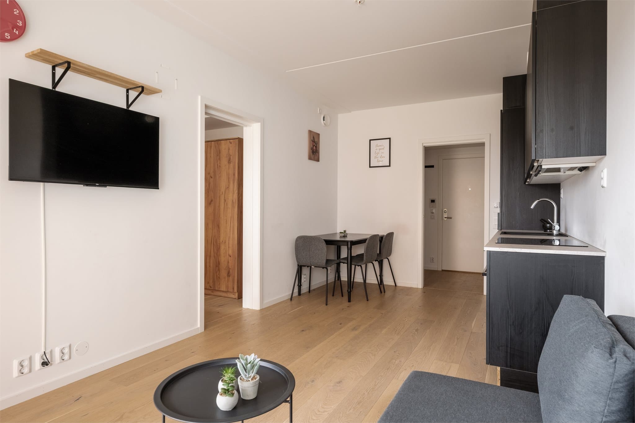 En helt ny leilighet fra 2025 med vannbåren gulvvarme og balansert ventilasjon som sørger for lun og energieffektiv oppvarming.
