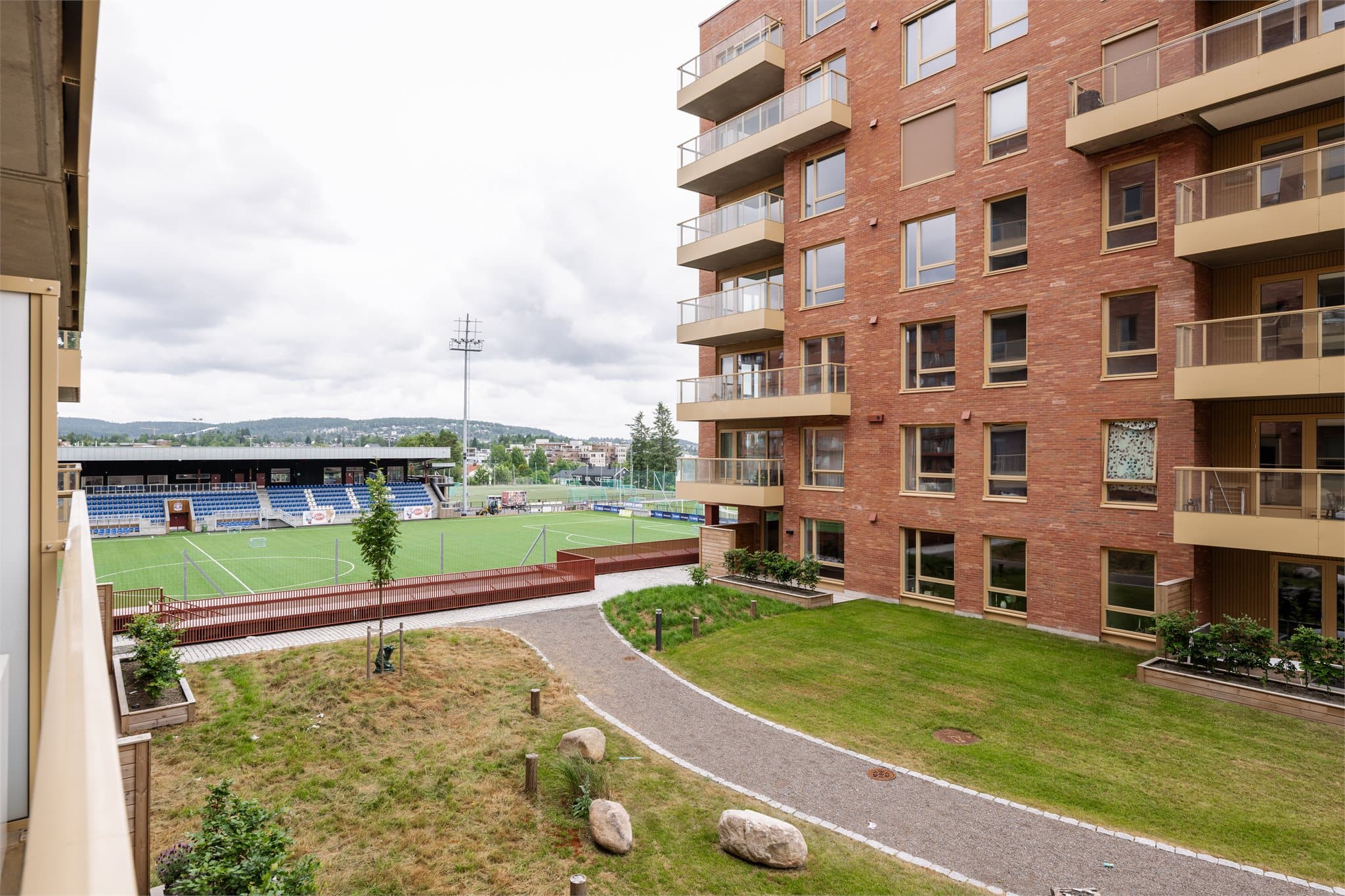 Utsyn mot Rolvsrud stadion, som ligger i umiddelbar nærhet.