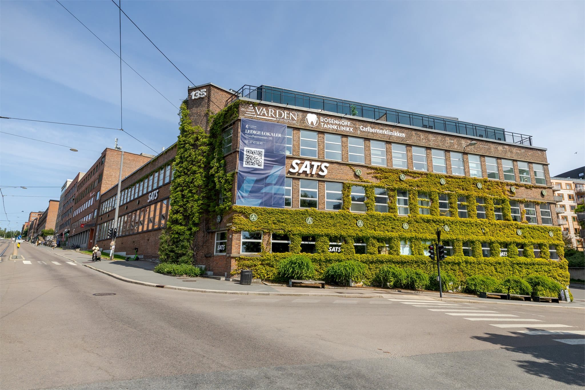 Ikke langt fra leiligheten finner vi et av flere treningssentere i nærheten.