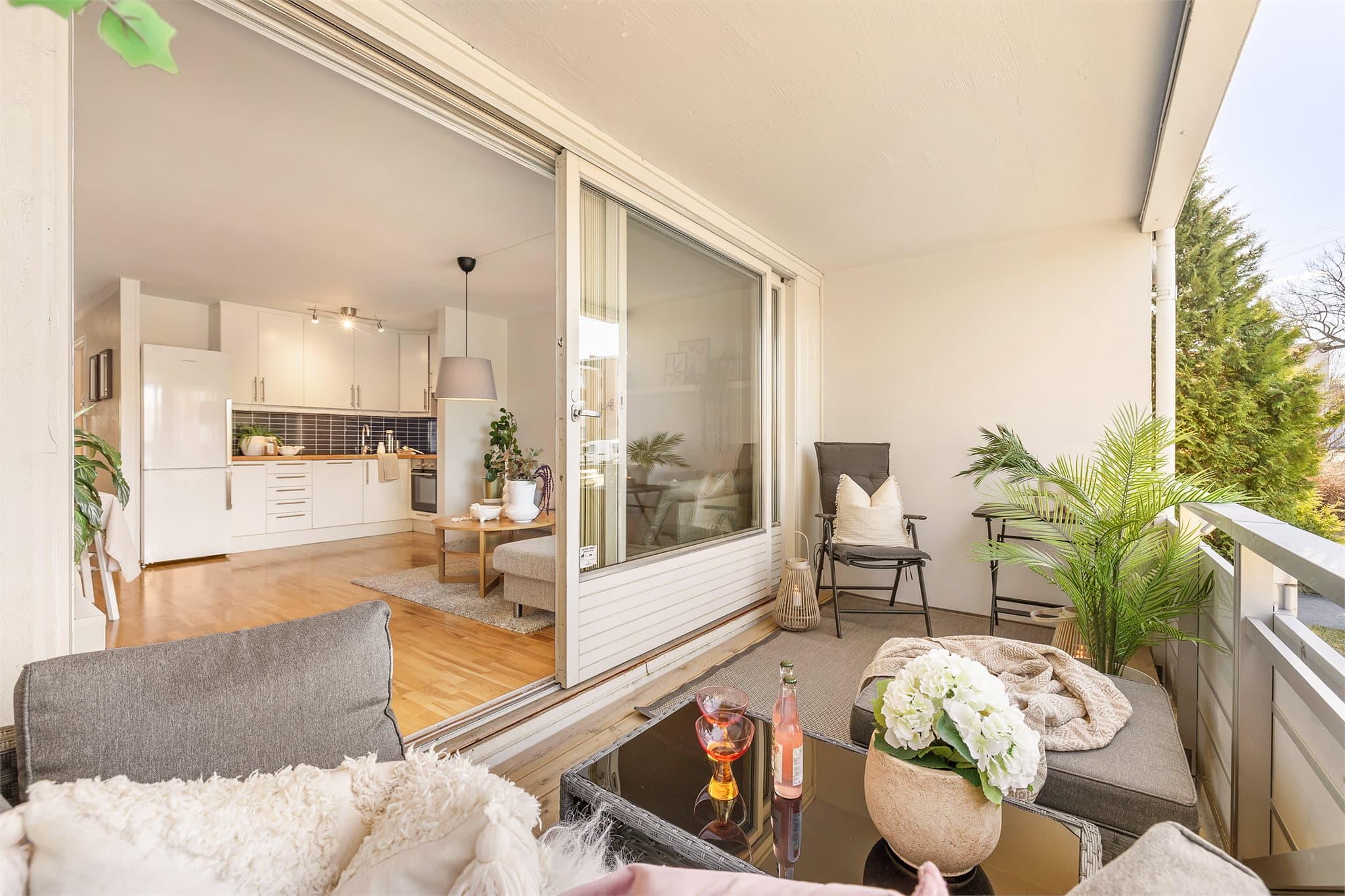 Fra stuen har man utgang til en balkong på ca. 8 kvm.