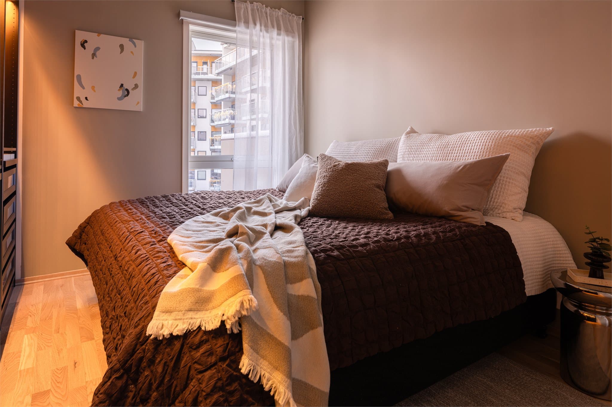 Også her er det eikeparkett med gulvvarme, og alle overflater er nye fra 2021.