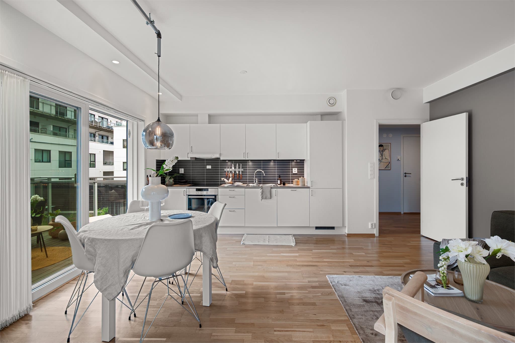 - Stue/kjøkken måler 24,9m² -