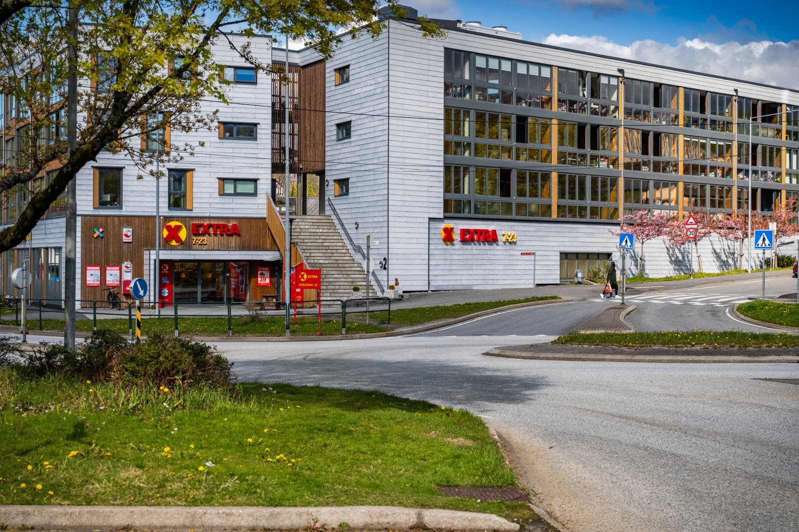 - Coop Extra Søreide ligger en 6 minutters spasertur fra egen inngangsdør -