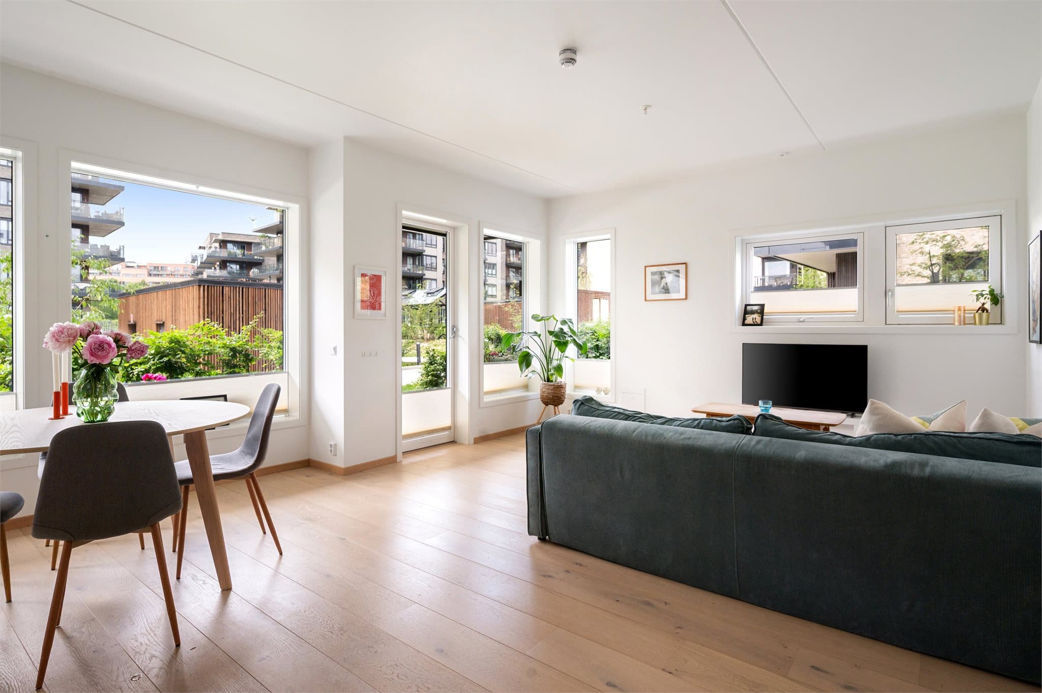 Dette er en lys og fresh 5-roms leilighet som stod ferdig i 2024.